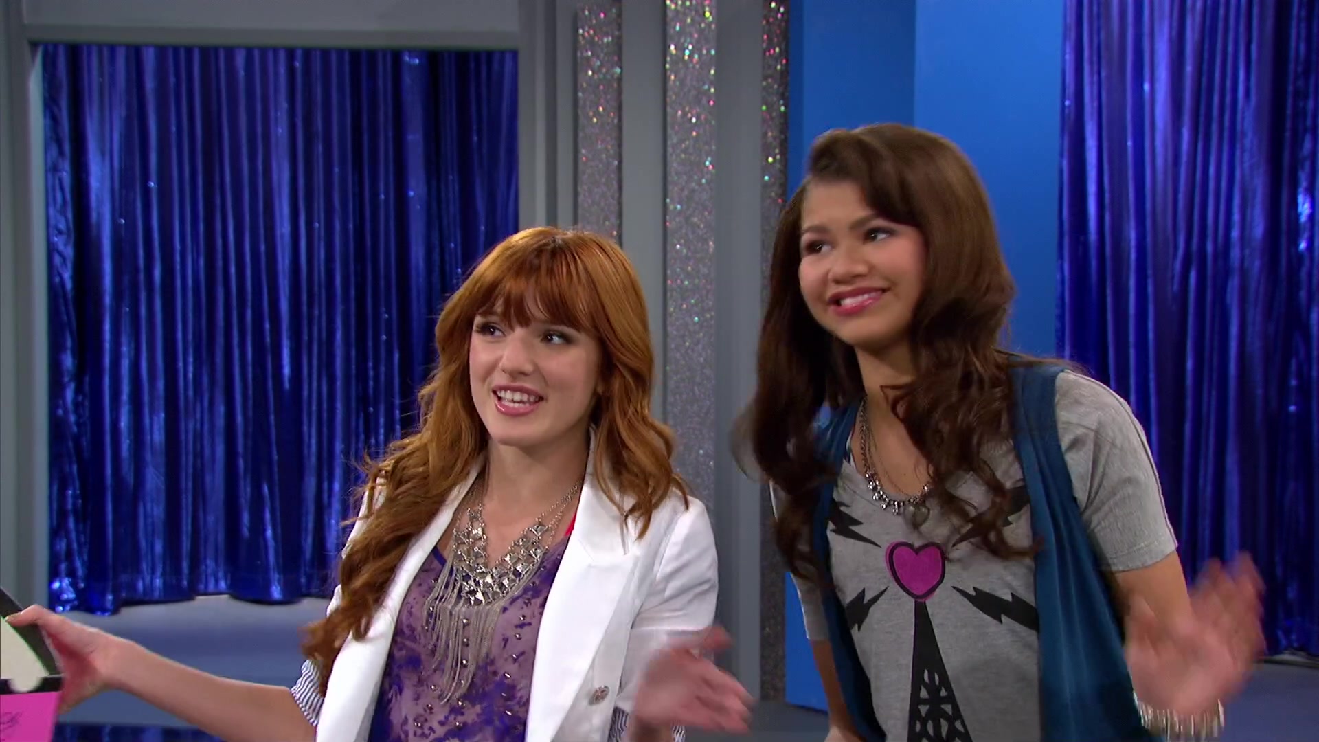 Shake_It_Up_S02E08_Auction_It_Up_1080p_BTD_001497.jpg