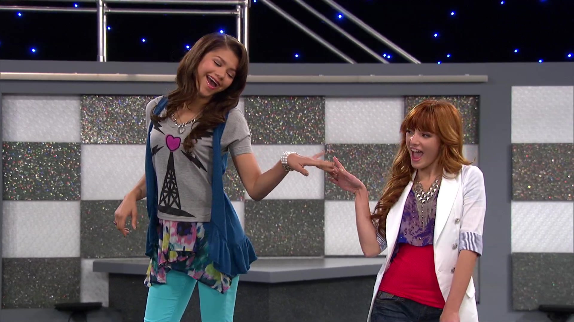 Shake_It_Up_S02E08_Auction_It_Up_1080p_BTD_001582.jpg Shake_It_Up_S02E08_Auction_It_Up_1080p_BTD_001582.jpg