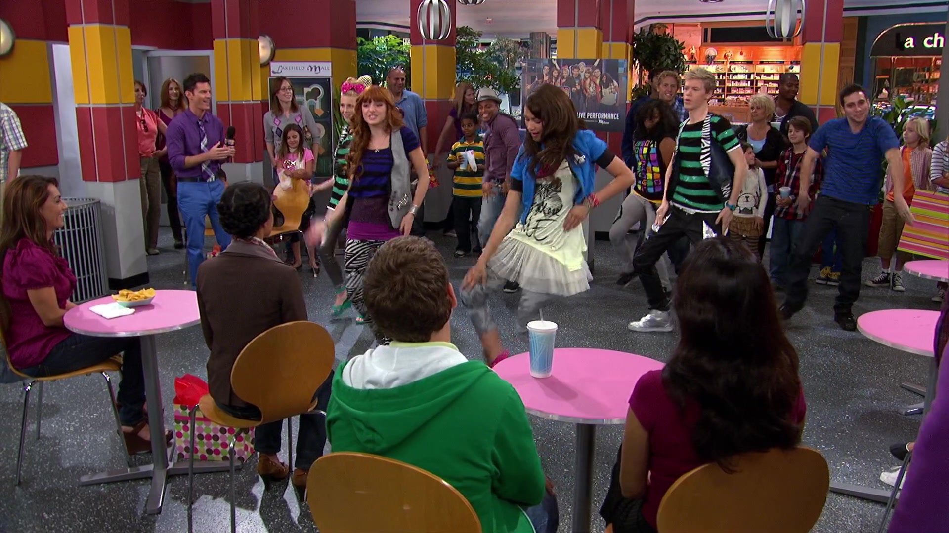 Shake_It_Up_S02E08_Auction_It_Up_1080p_BTD_001612.jpg