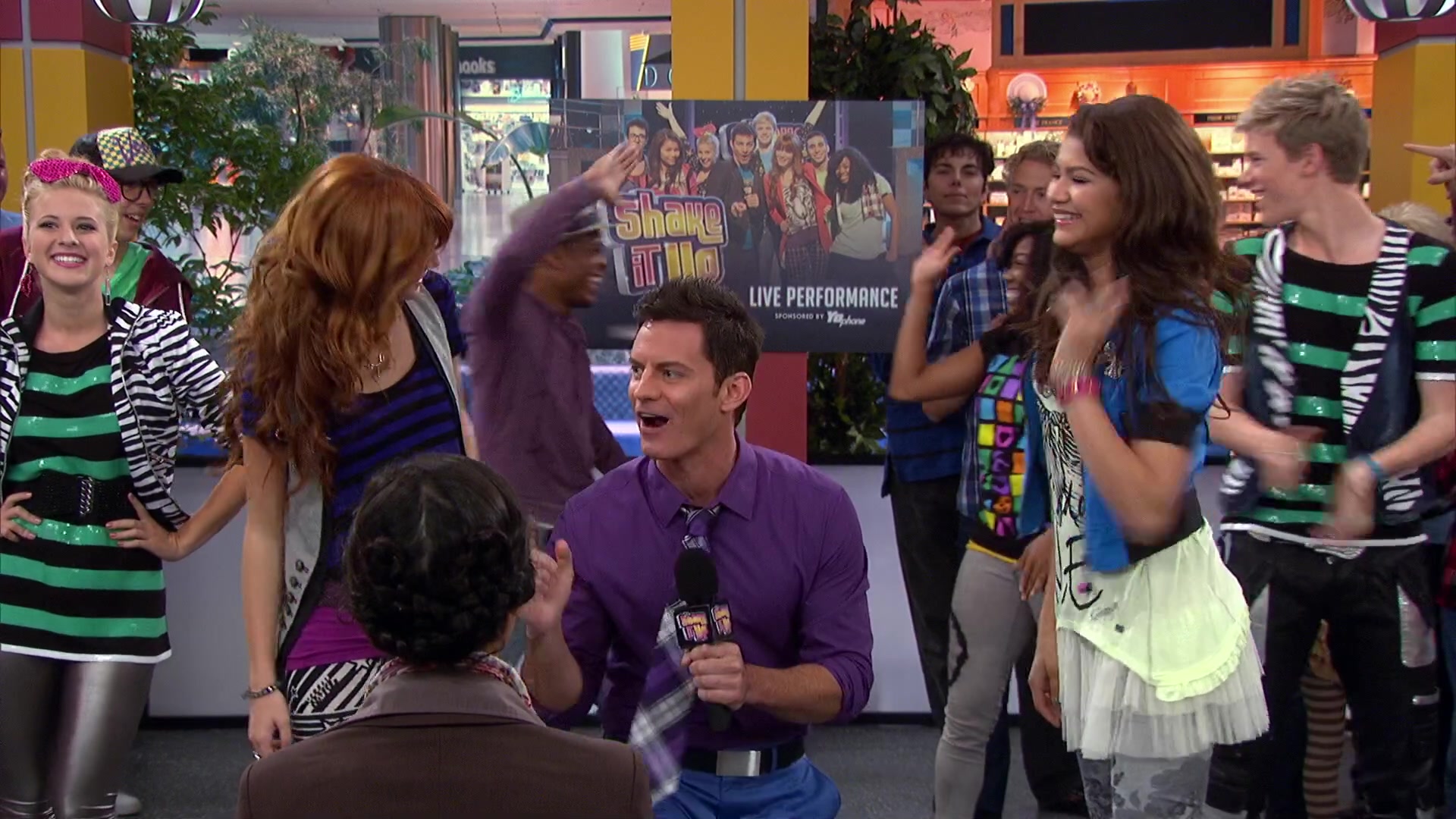 Shake_It_Up_S02E08_Auction_It_Up_1080p_BTD_001633.jpg Shake_It_Up_S02E08_Auction_It_Up_1080p_BTD_001633.jpg