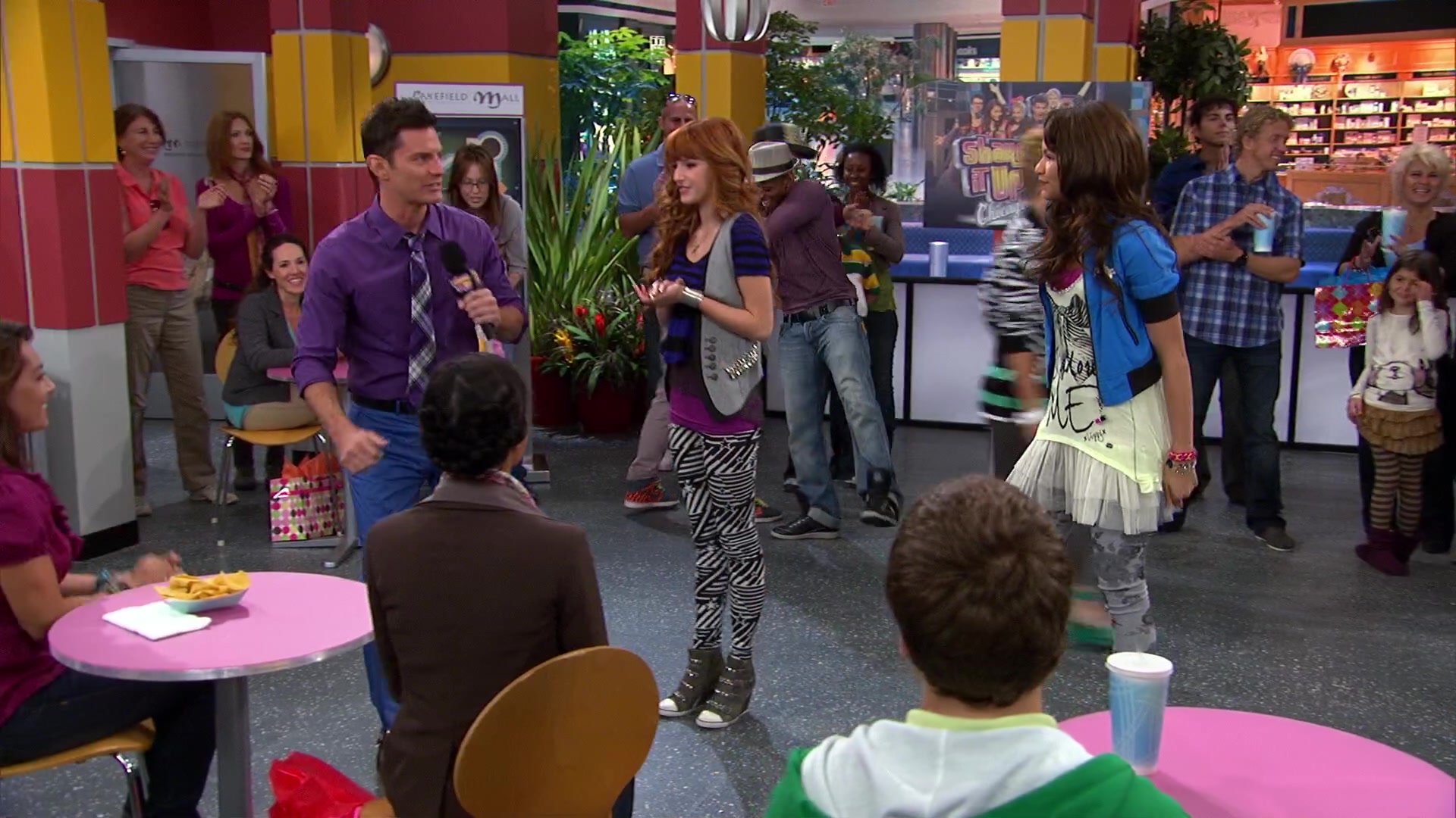Shake_It_Up_S02E08_Auction_It_Up_1080p_BTD_001640.jpg Shake_It_Up_S02E08_Auction_It_Up_1080p_BTD_001640.jpg