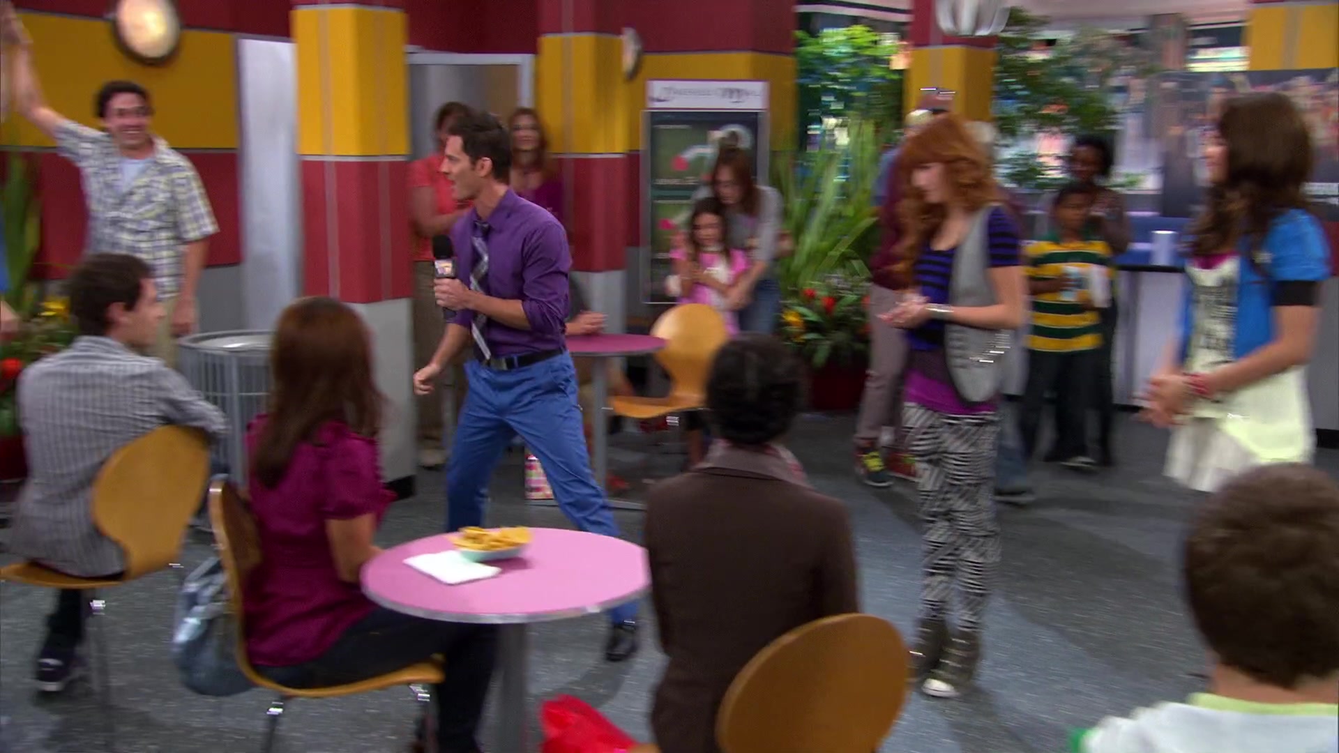 Shake_It_Up_S02E08_Auction_It_Up_1080p_BTD_001642.jpg