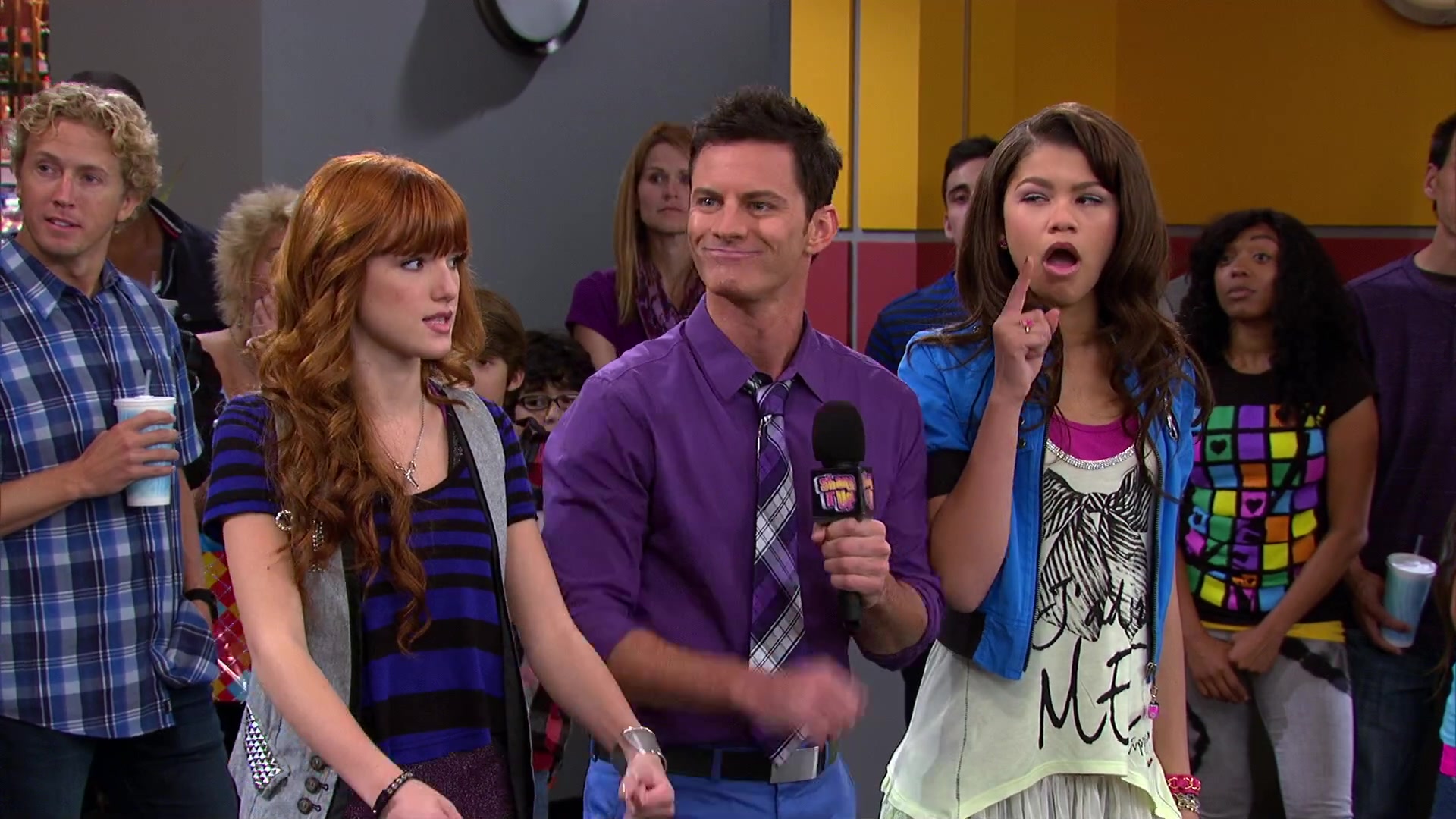 Shake_It_Up_S02E08_Auction_It_Up_1080p_BTD_001721.jpg