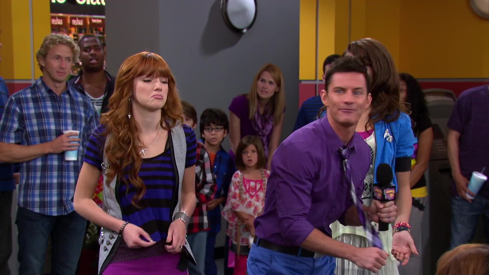 Shake_It_Up_S02E08_Auction_It_Up_1080p_BTD_001804.jpg