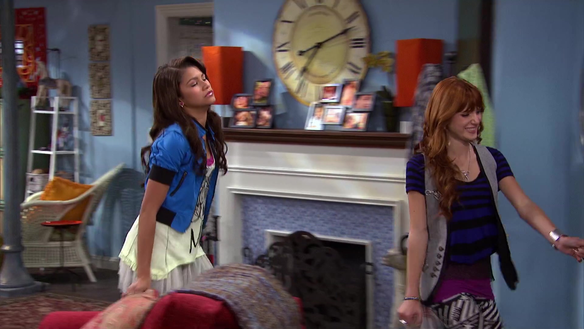 Shake_It_Up_S02E08_Auction_It_Up_1080p_BTD_001968.jpg