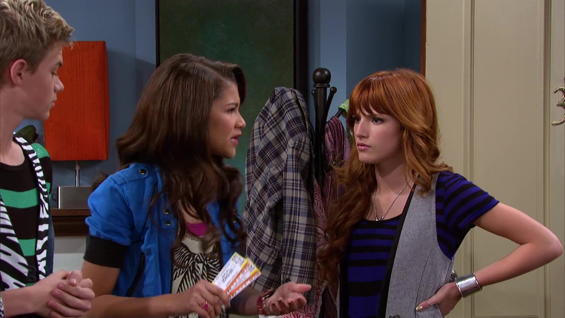 Shake_It_Up_S02E08_Auction_It_Up_1080p_BTD_001999.jpg Shake_It_Up_S02E08_Auction_It_Up_1080p_BTD_001999.jpg
