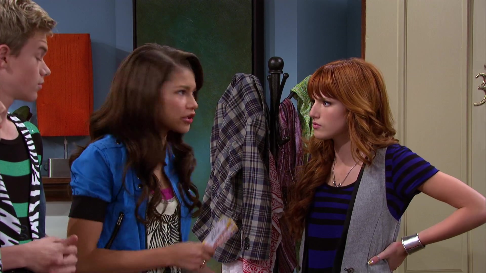 Shake_It_Up_S02E08_Auction_It_Up_1080p_BTD_002001.jpg