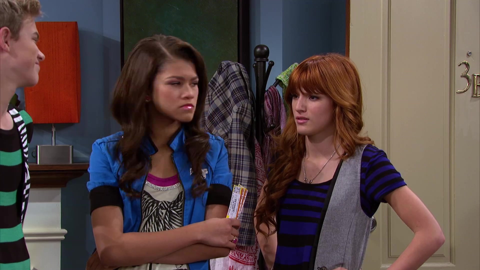 Shake_It_Up_S02E08_Auction_It_Up_1080p_BTD_002037.jpg