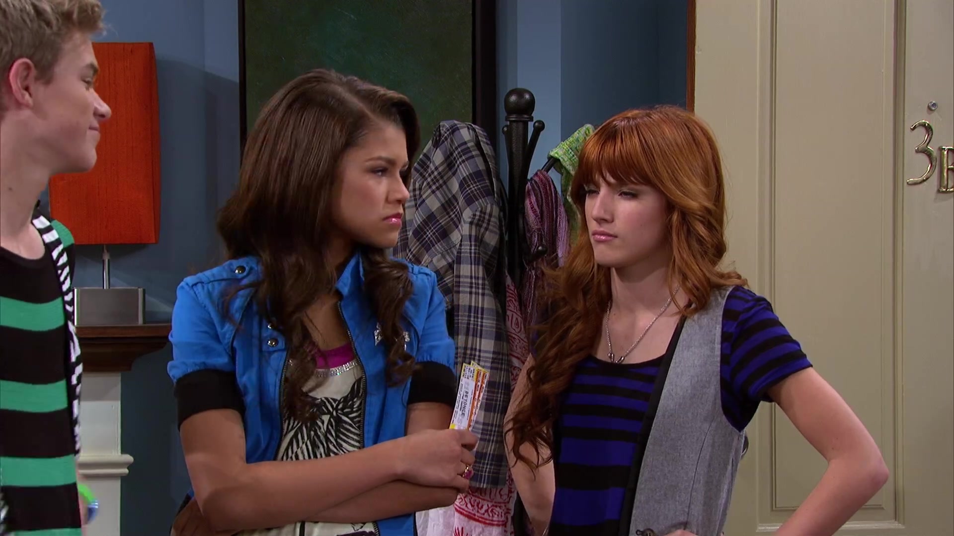 Shake_It_Up_S02E08_Auction_It_Up_1080p_BTD_002038.jpg