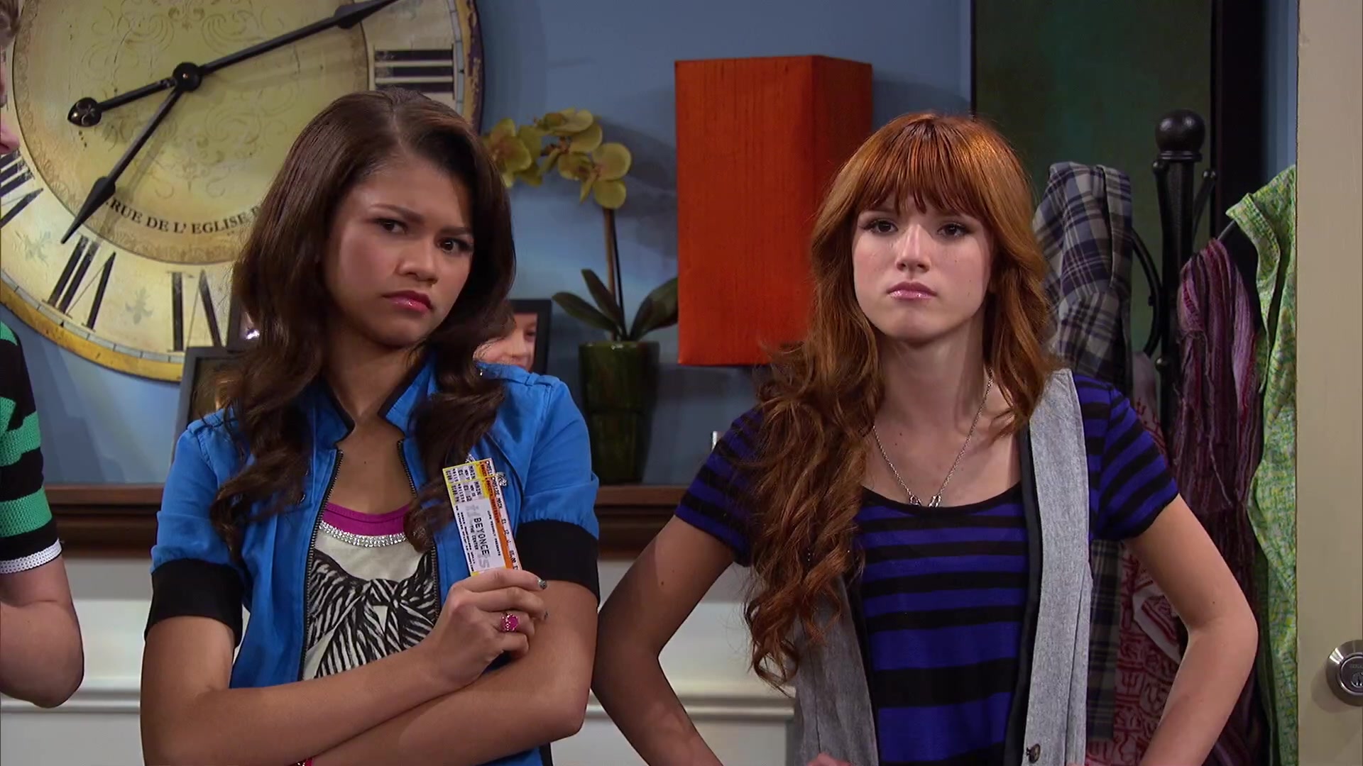 Shake_It_Up_S02E08_Auction_It_Up_1080p_BTD_002066.jpg