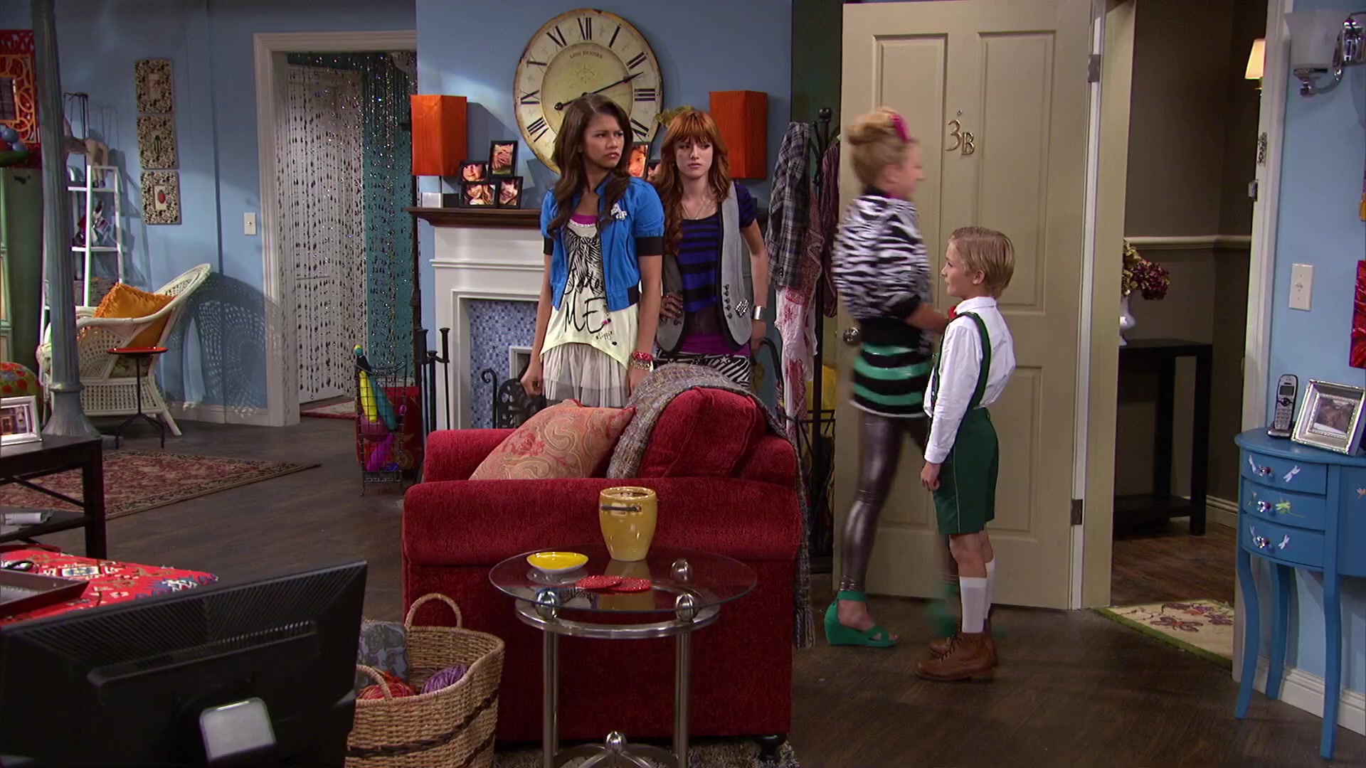 Shake_It_Up_S02E08_Auction_It_Up_1080p_BTD_002109.jpg