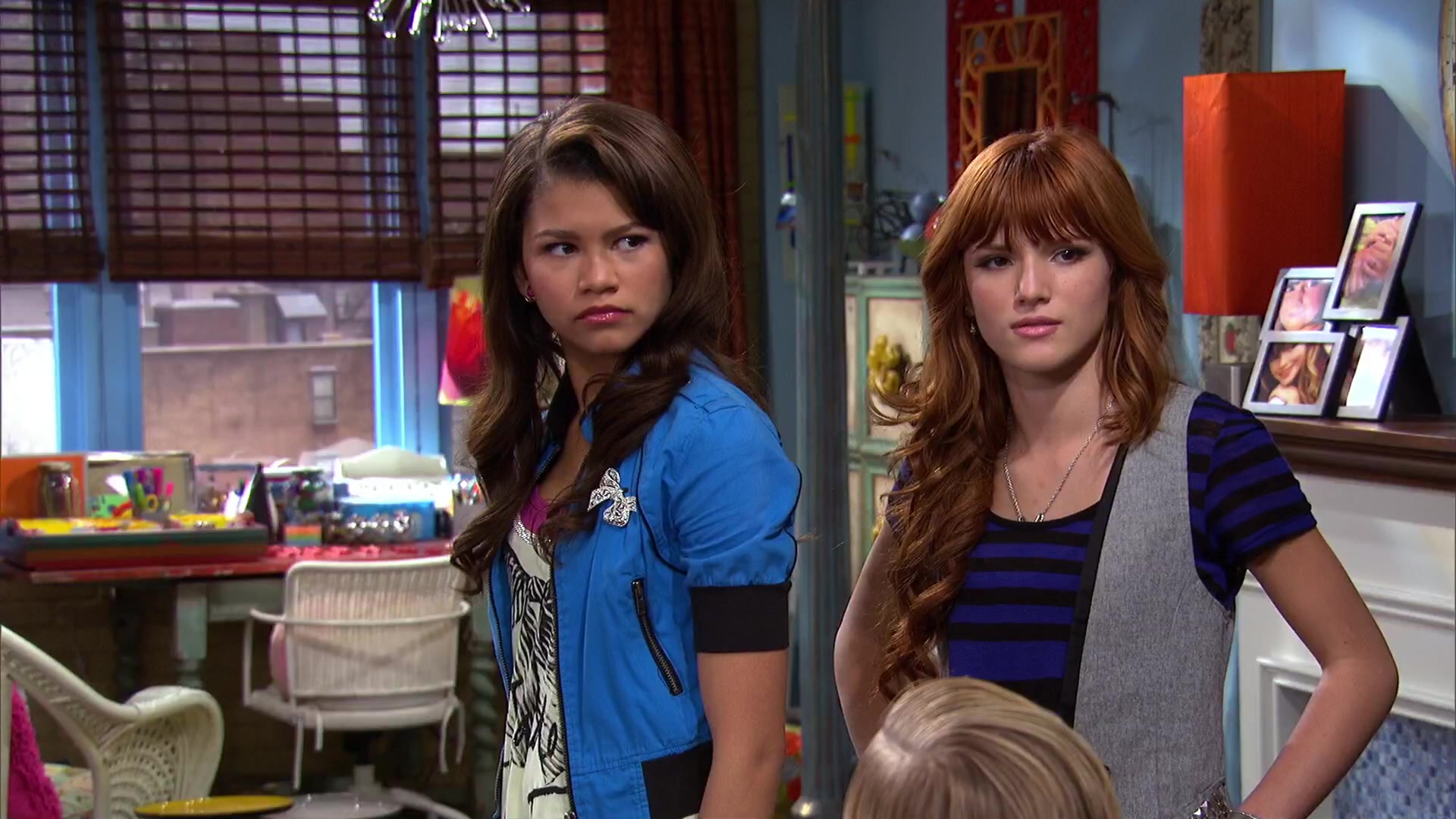 Shake_It_Up_S02E08_Auction_It_Up_1080p_BTD_002115.jpg