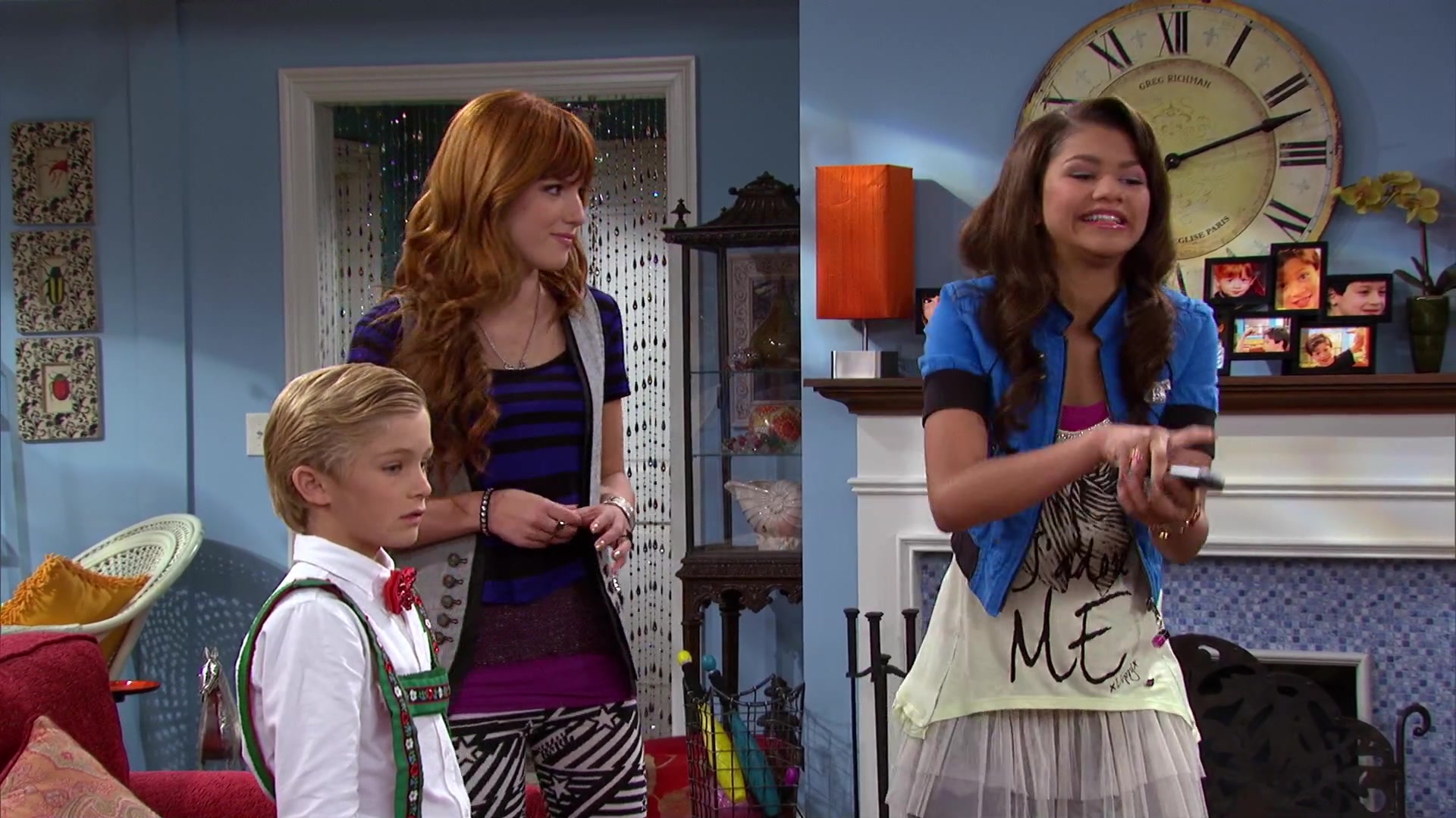 Shake_It_Up_S02E08_Auction_It_Up_1080p_BTD_002149.jpg Shake_It_Up_S02E08_Auction_It_Up_1080p_BTD_002149.jpg