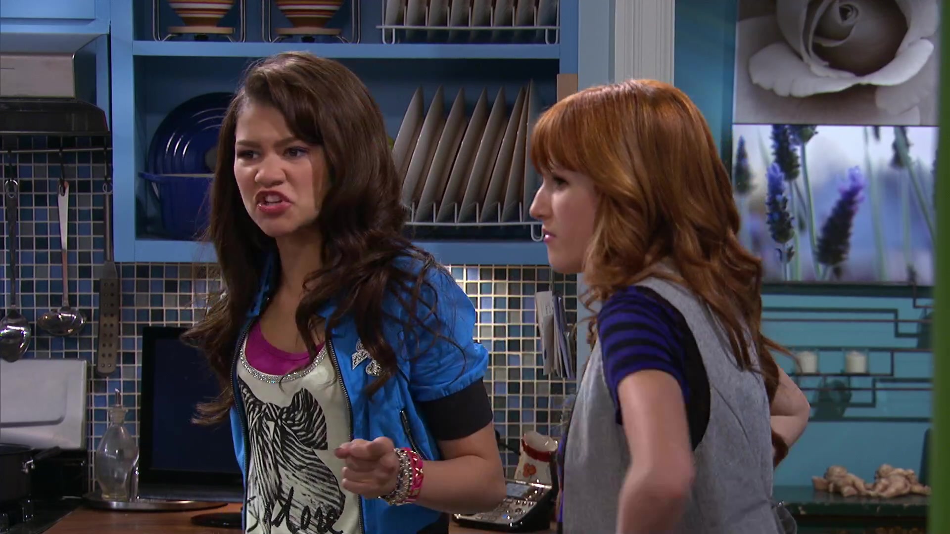 Shake_It_Up_S02E08_Auction_It_Up_1080p_BTD_002392.jpg
