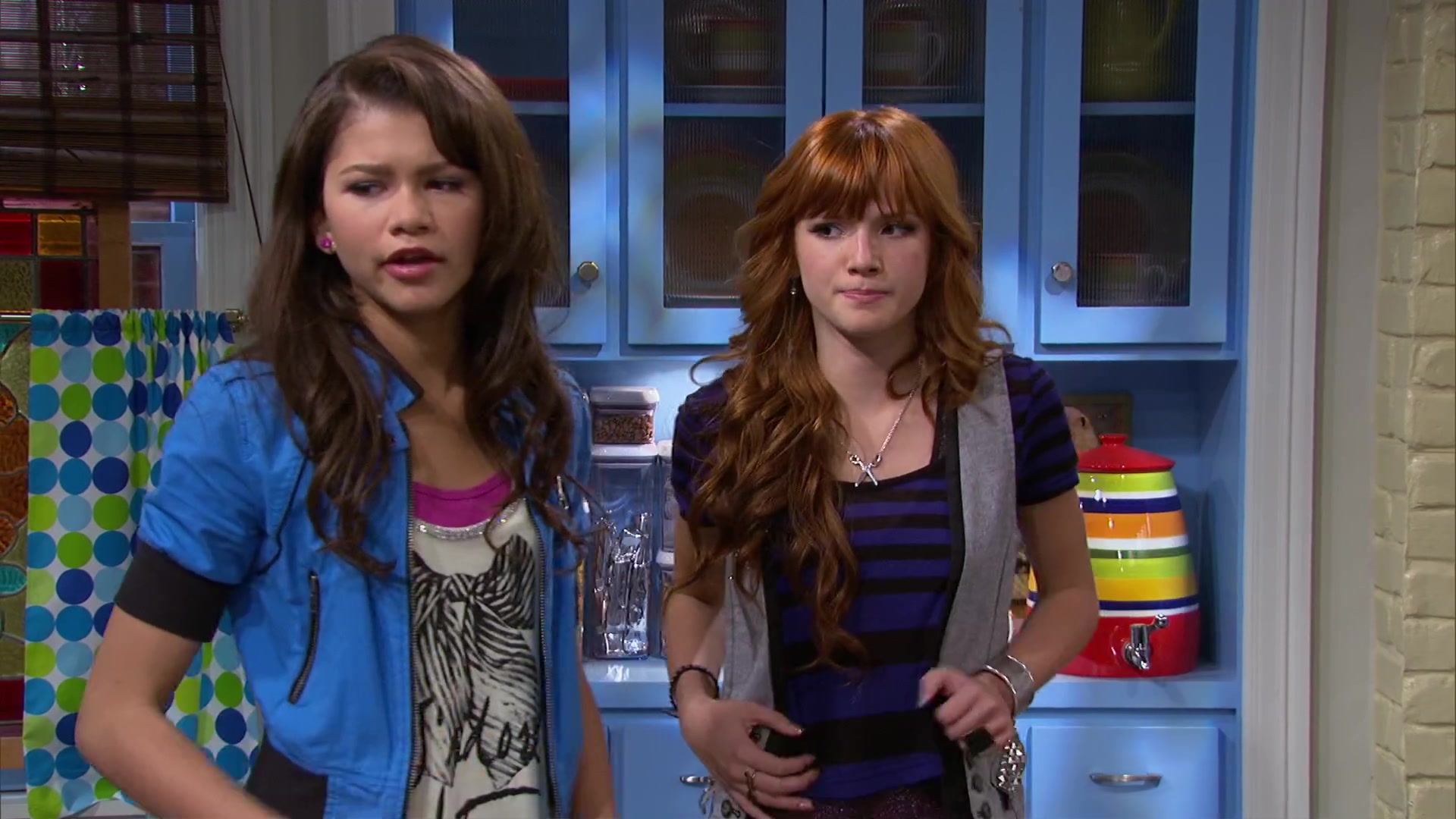 Shake_It_Up_S02E08_Auction_It_Up_1080p_BTD_002403.jpg