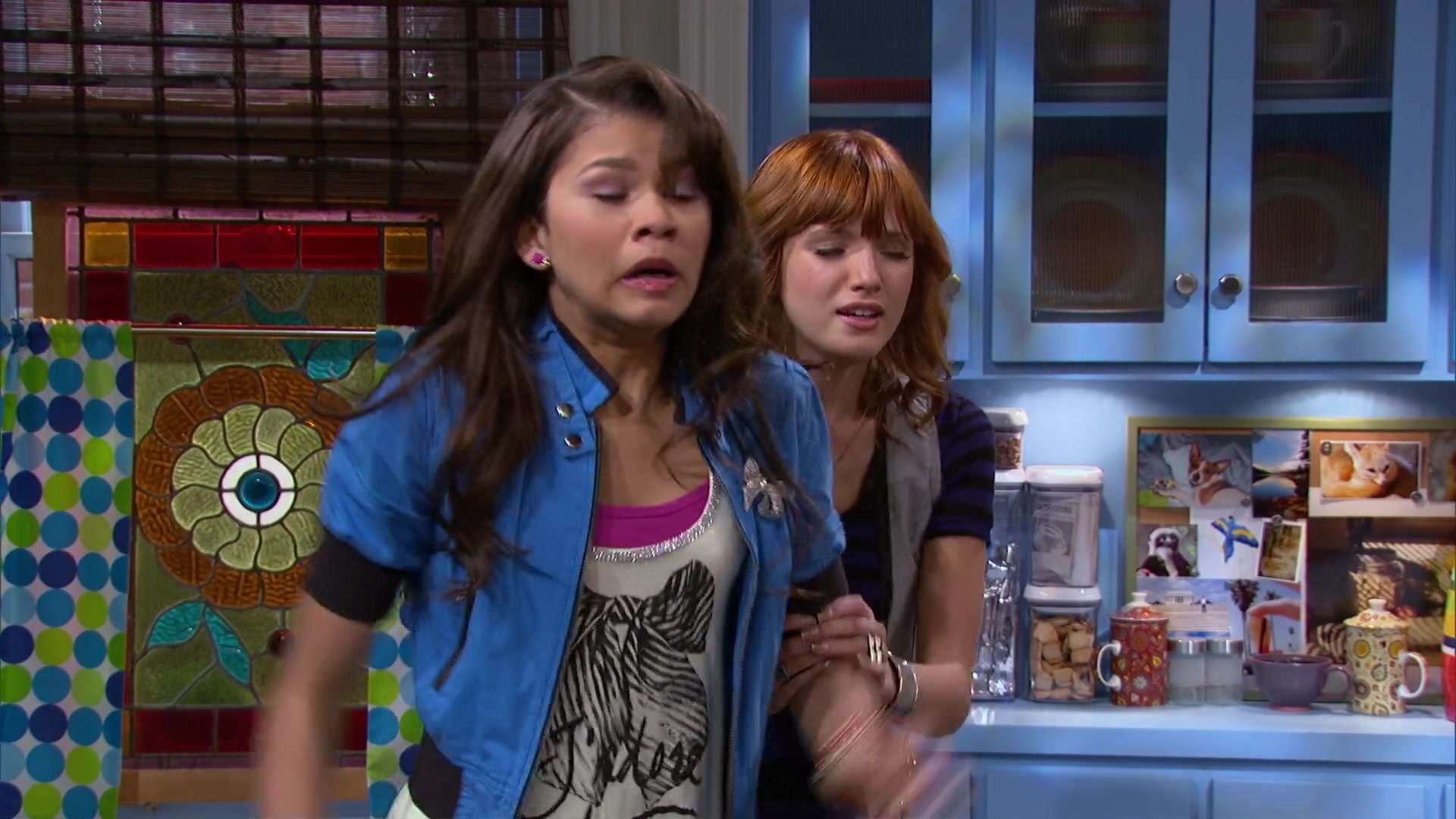 Shake_It_Up_S02E08_Auction_It_Up_1080p_BTD_002434.jpg