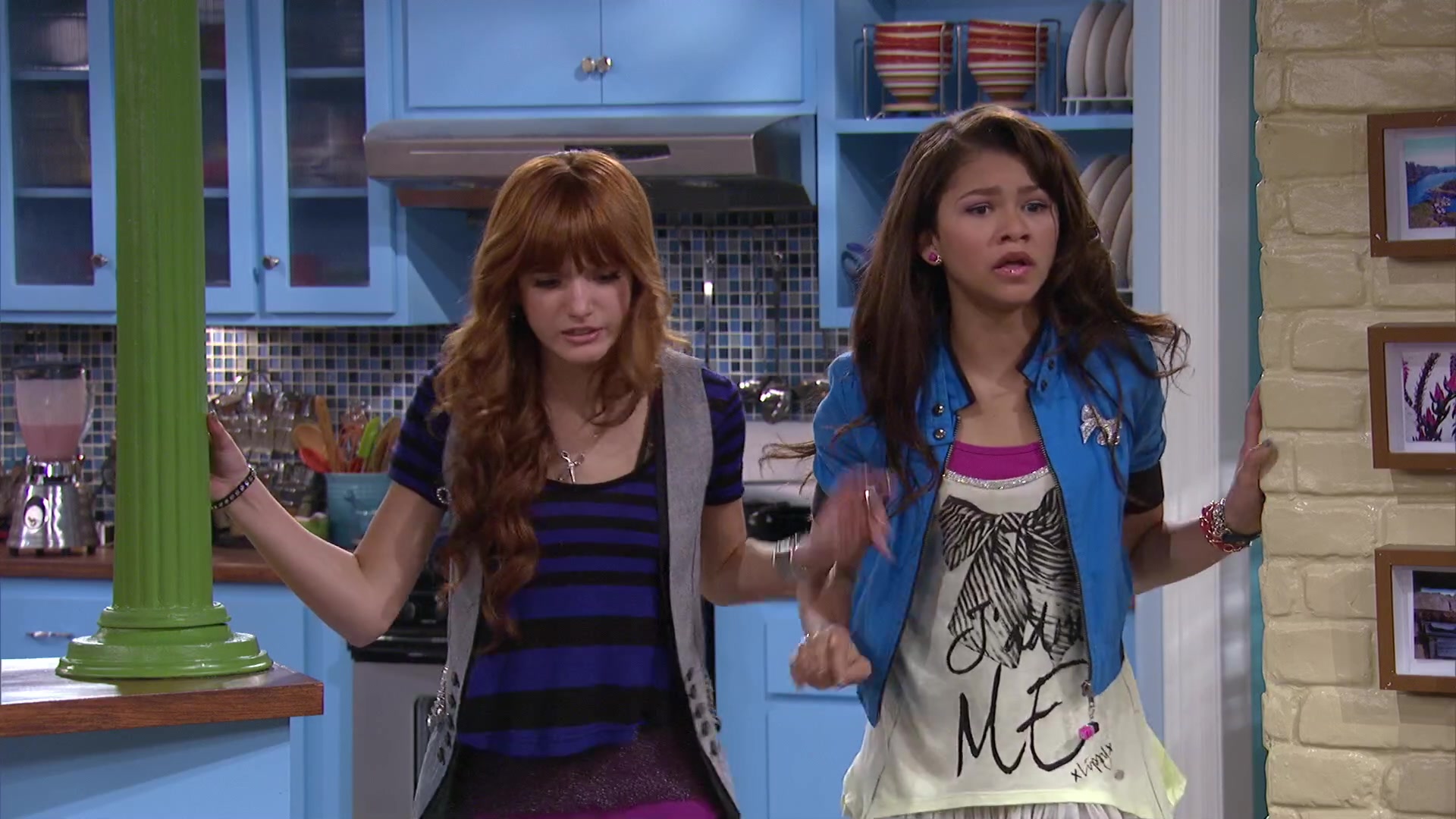 Shake_It_Up_S02E08_Auction_It_Up_1080p_BTD_002441.jpg