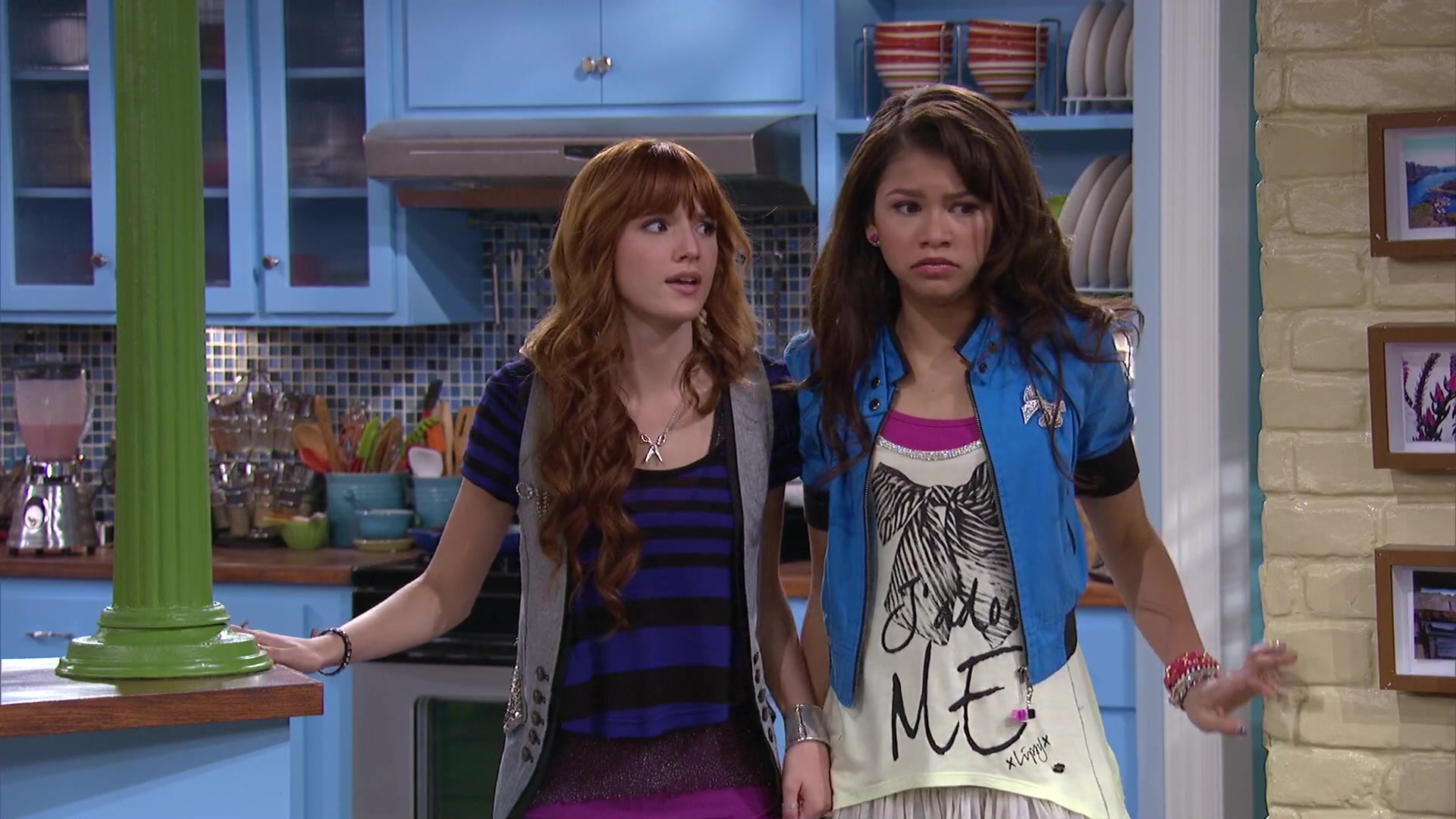 Shake_It_Up_S02E08_Auction_It_Up_1080p_BTD_002445.jpg Shake_It_Up_S02E08_Auction_It_Up_1080p_BTD_002445.jpg
