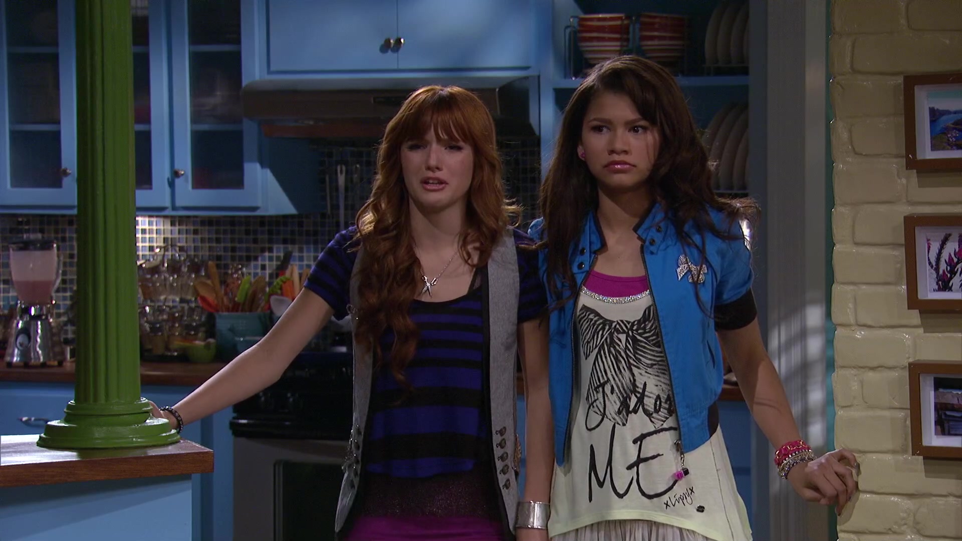Shake_It_Up_S02E08_Auction_It_Up_1080p_BTD_002455.jpg