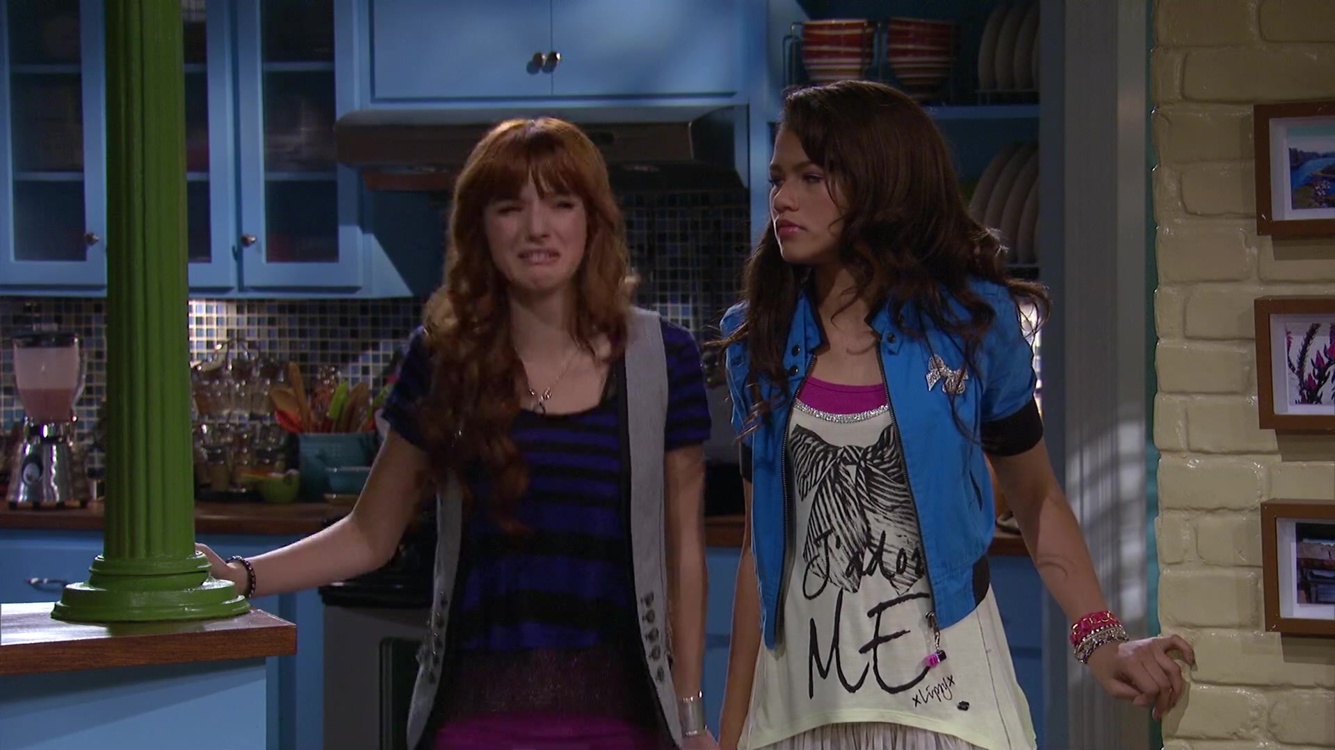 Shake_It_Up_S02E08_Auction_It_Up_1080p_BTD_002459.jpg