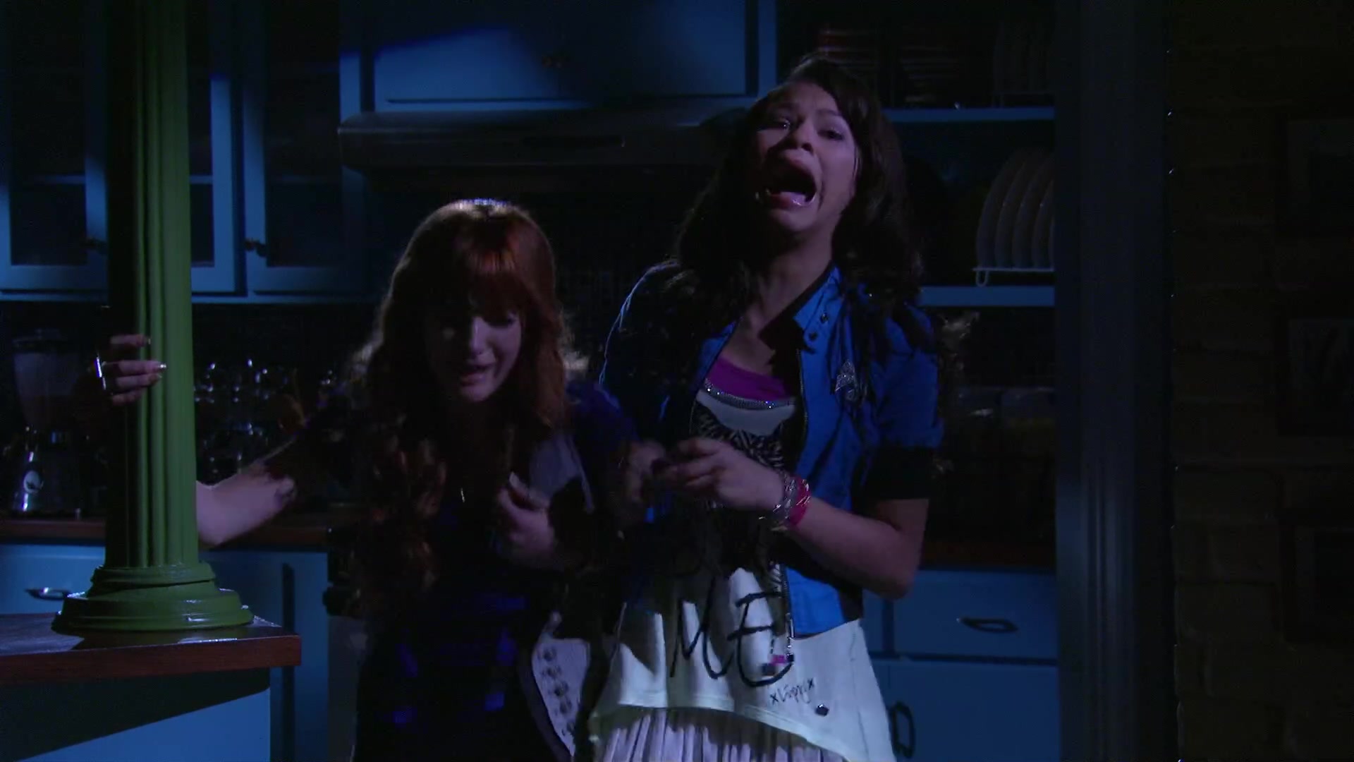Shake_It_Up_S02E08_Auction_It_Up_1080p_BTD_002488.jpg
