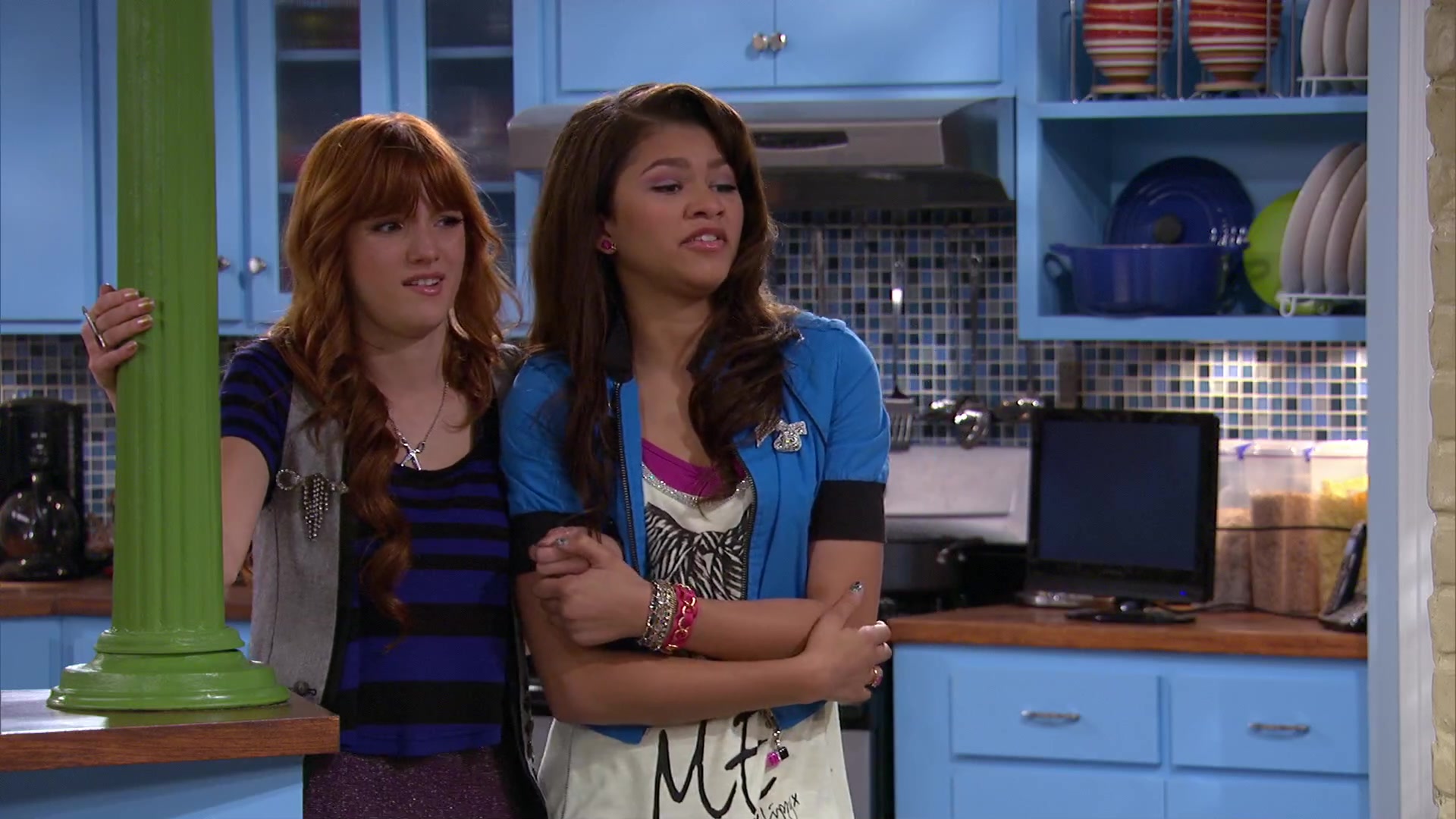 Shake_It_Up_S02E08_Auction_It_Up_1080p_BTD_002510.jpg
