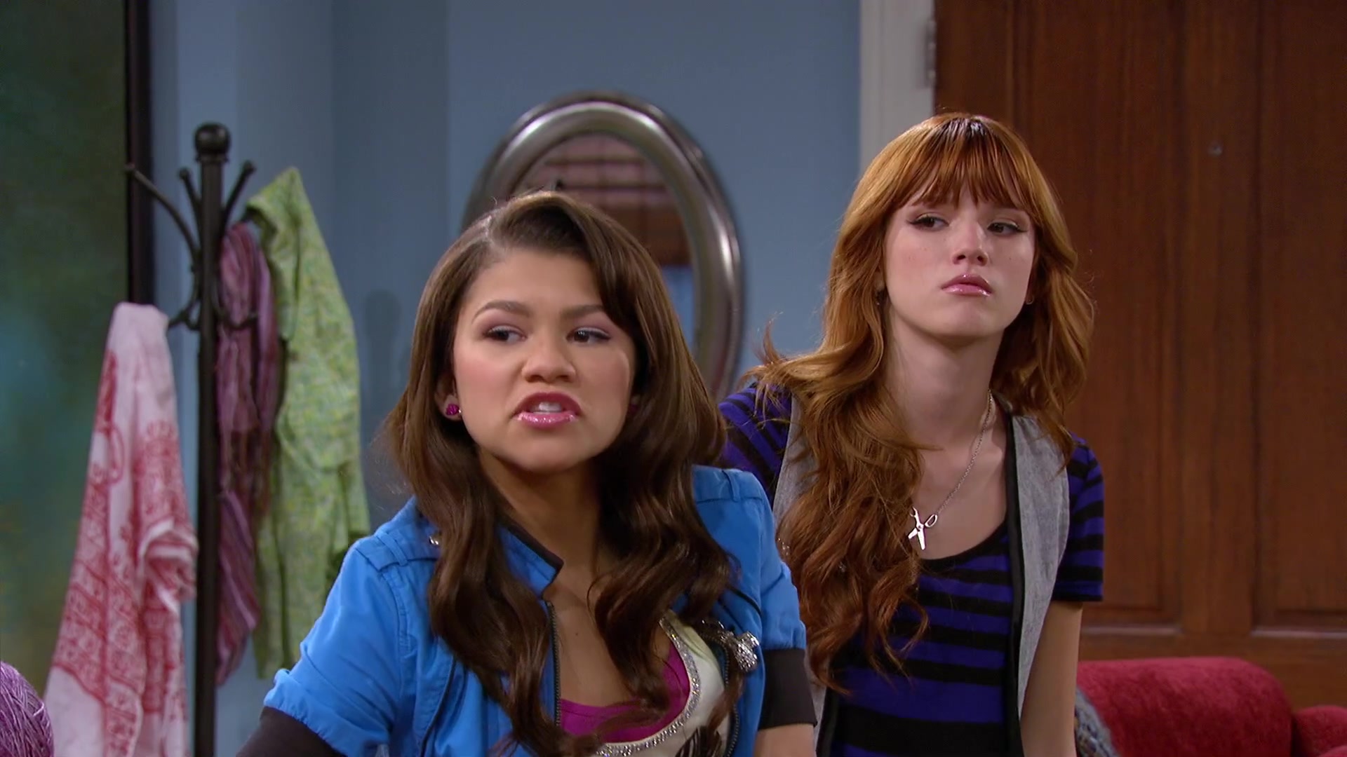 Shake_It_Up_S02E08_Auction_It_Up_1080p_BTD_002680.jpg