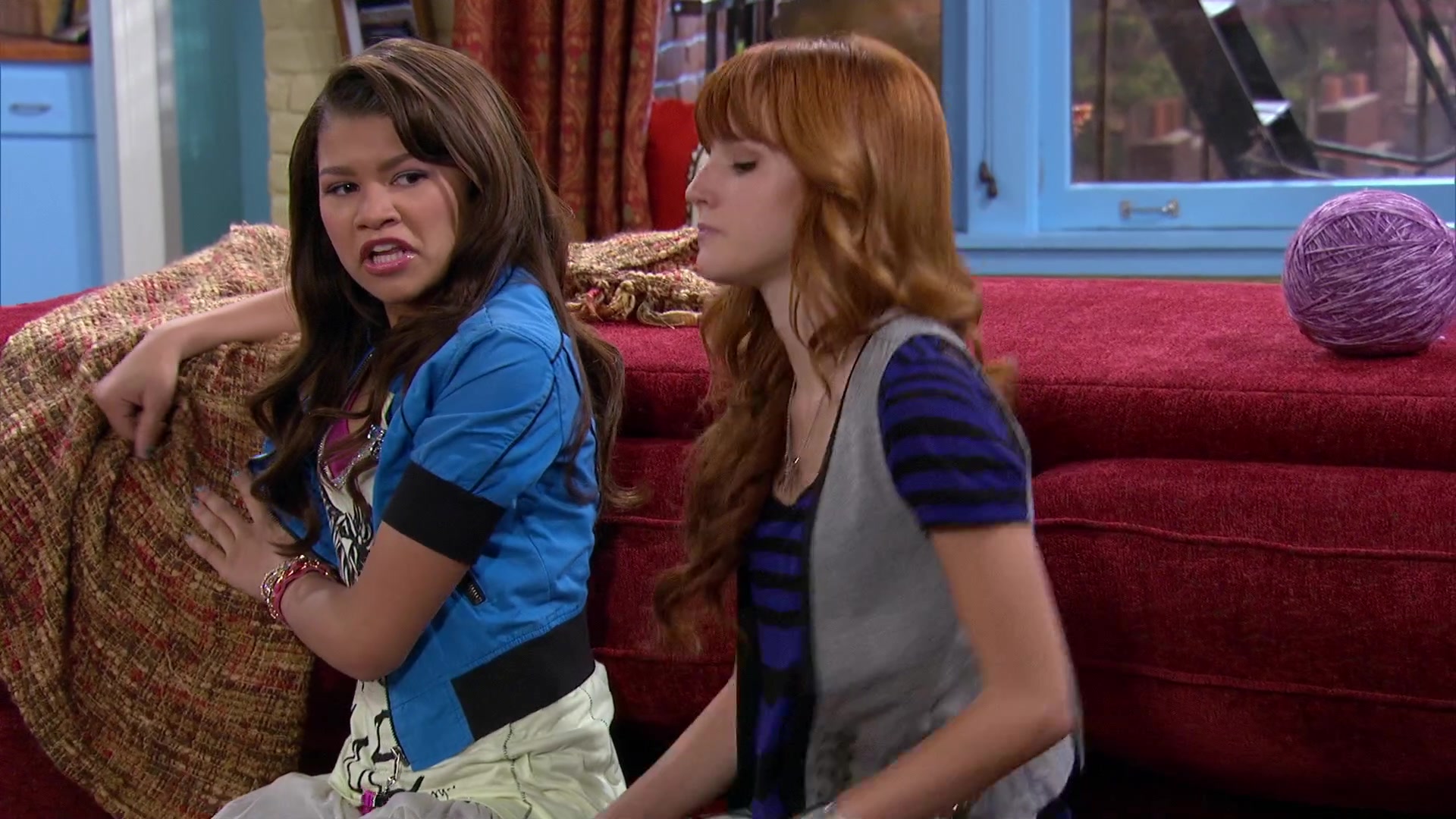 Shake_It_Up_S02E08_Auction_It_Up_1080p_BTD_002703.jpg