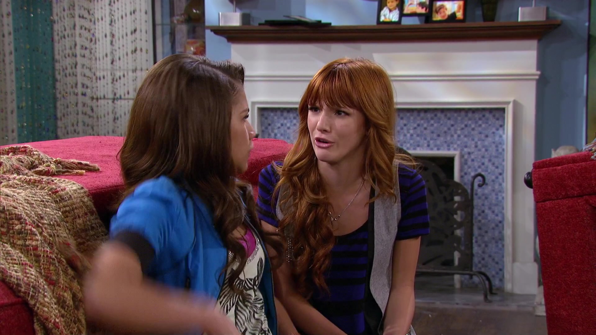 Shake_It_Up_S02E08_Auction_It_Up_1080p_BTD_002724.jpg