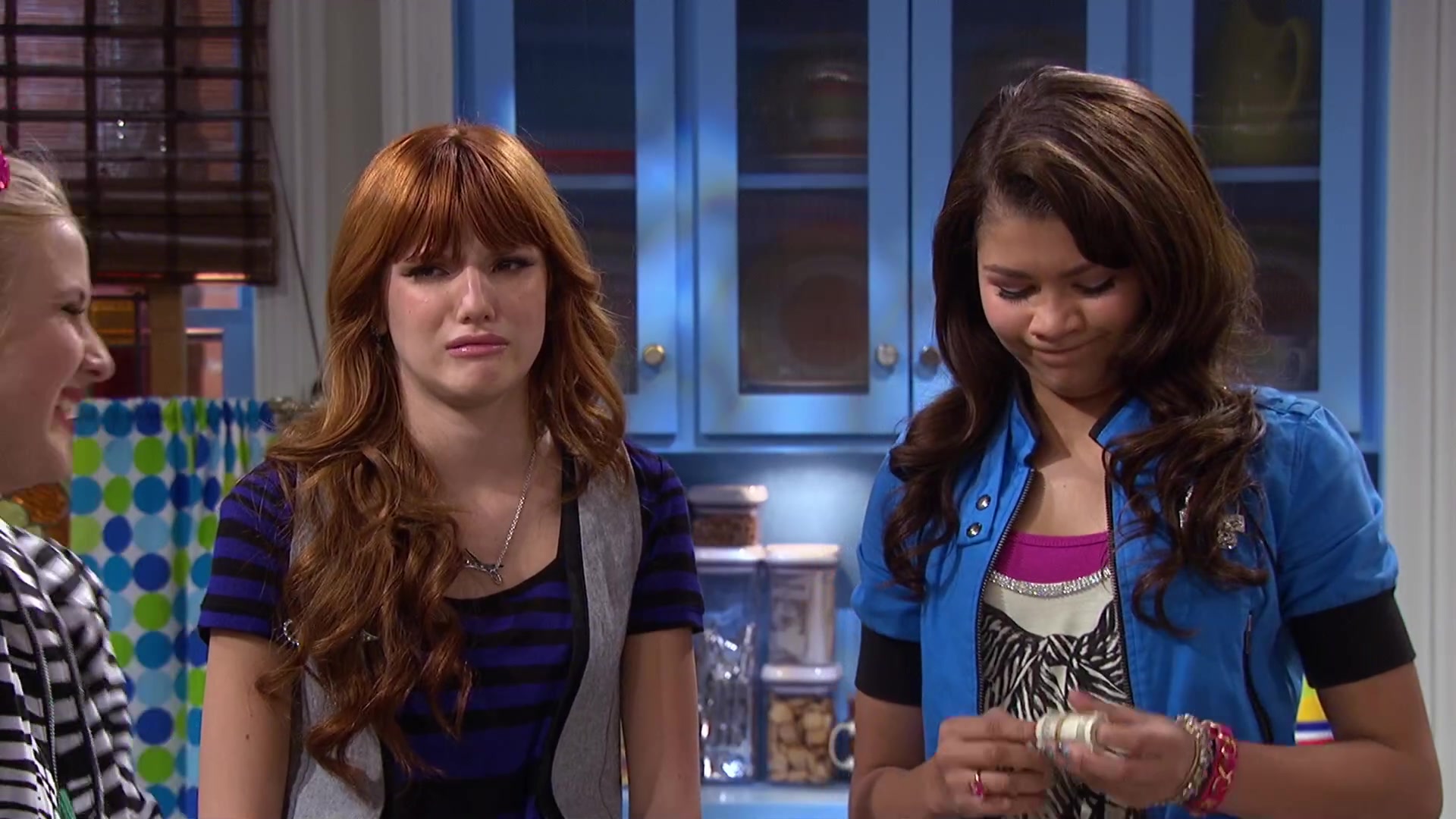 Shake_It_Up_S02E08_Auction_It_Up_1080p_BTD_002903.jpg