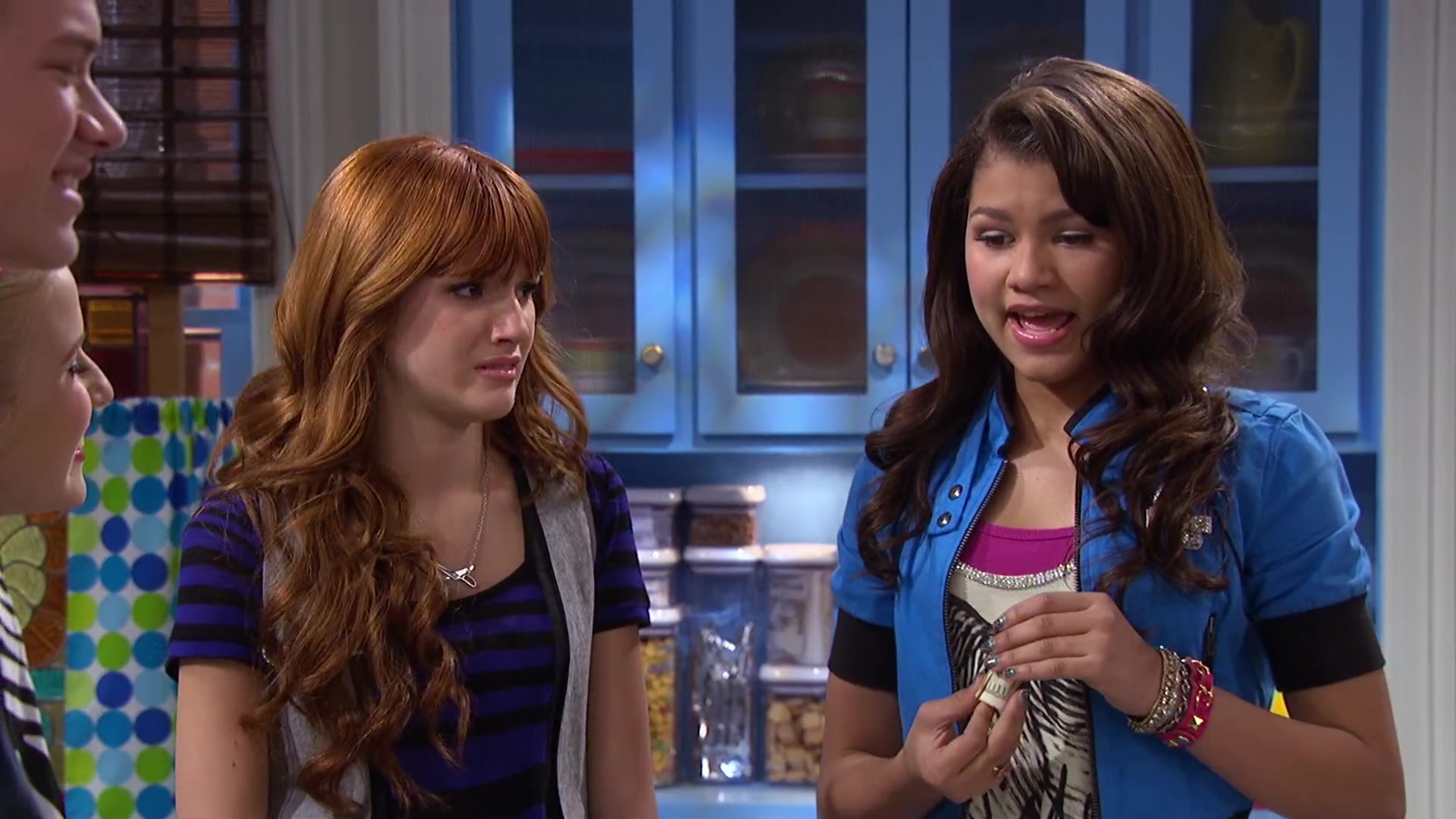 Shake_It_Up_S02E08_Auction_It_Up_1080p_BTD_002907.jpg