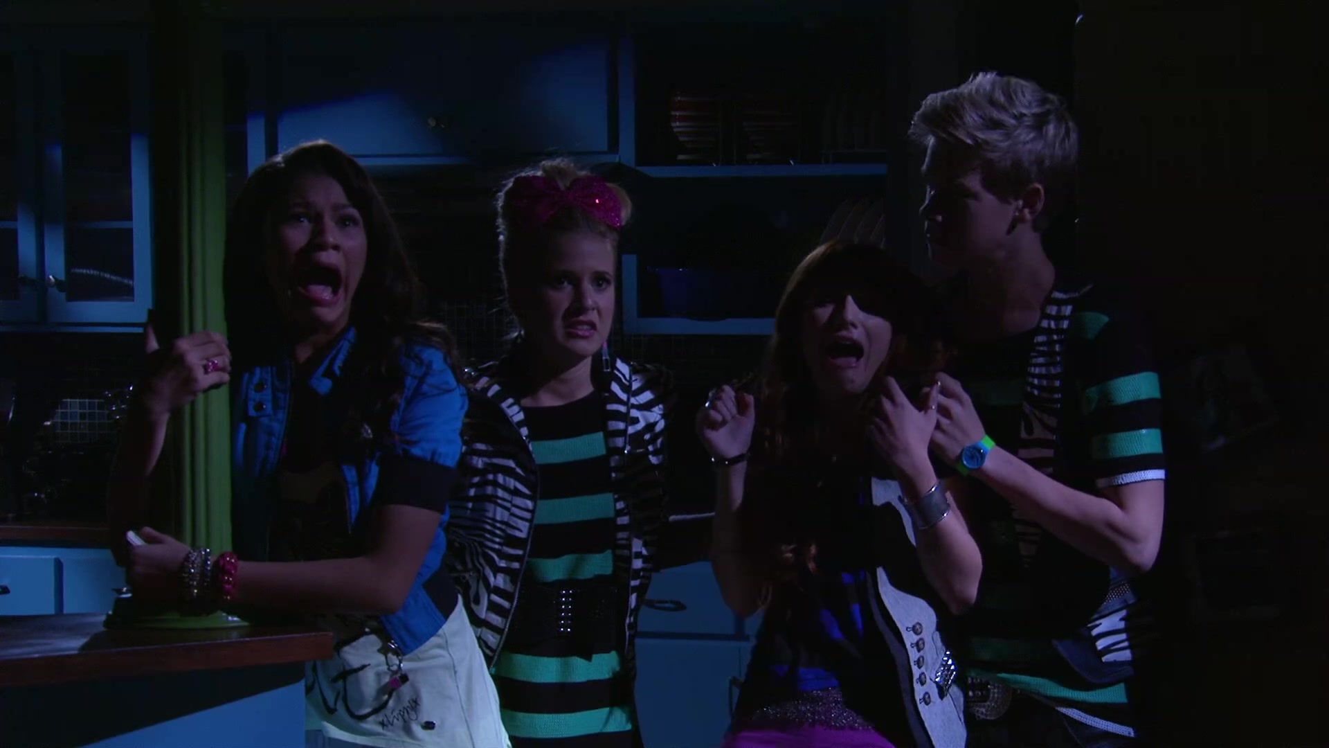 Shake_It_Up_S02E08_Auction_It_Up_1080p_BTD_002953.jpg Shake_It_Up_S02E08_Auction_It_Up_1080p_BTD_002953.jpg