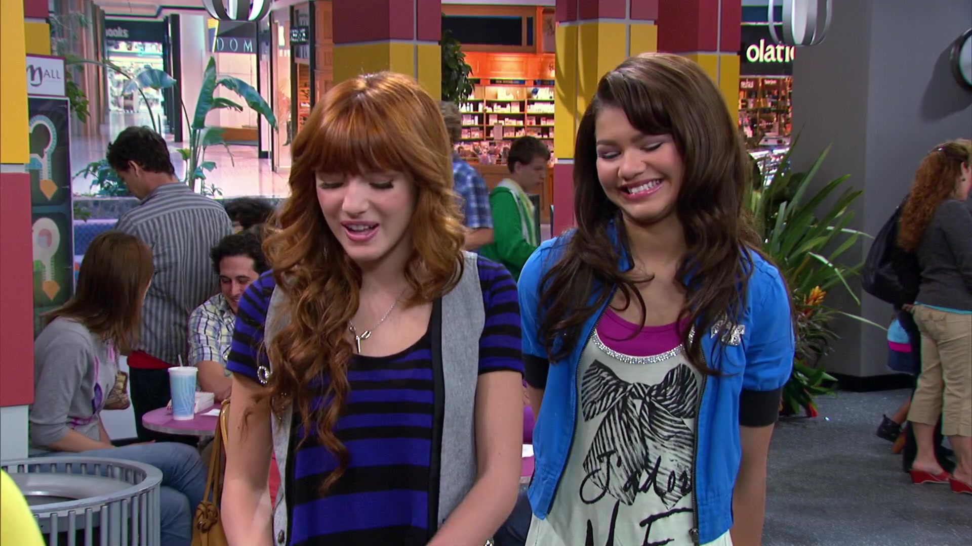 Shake_It_Up_S02E08_Auction_It_Up_1080p_BTD_002971.jpg