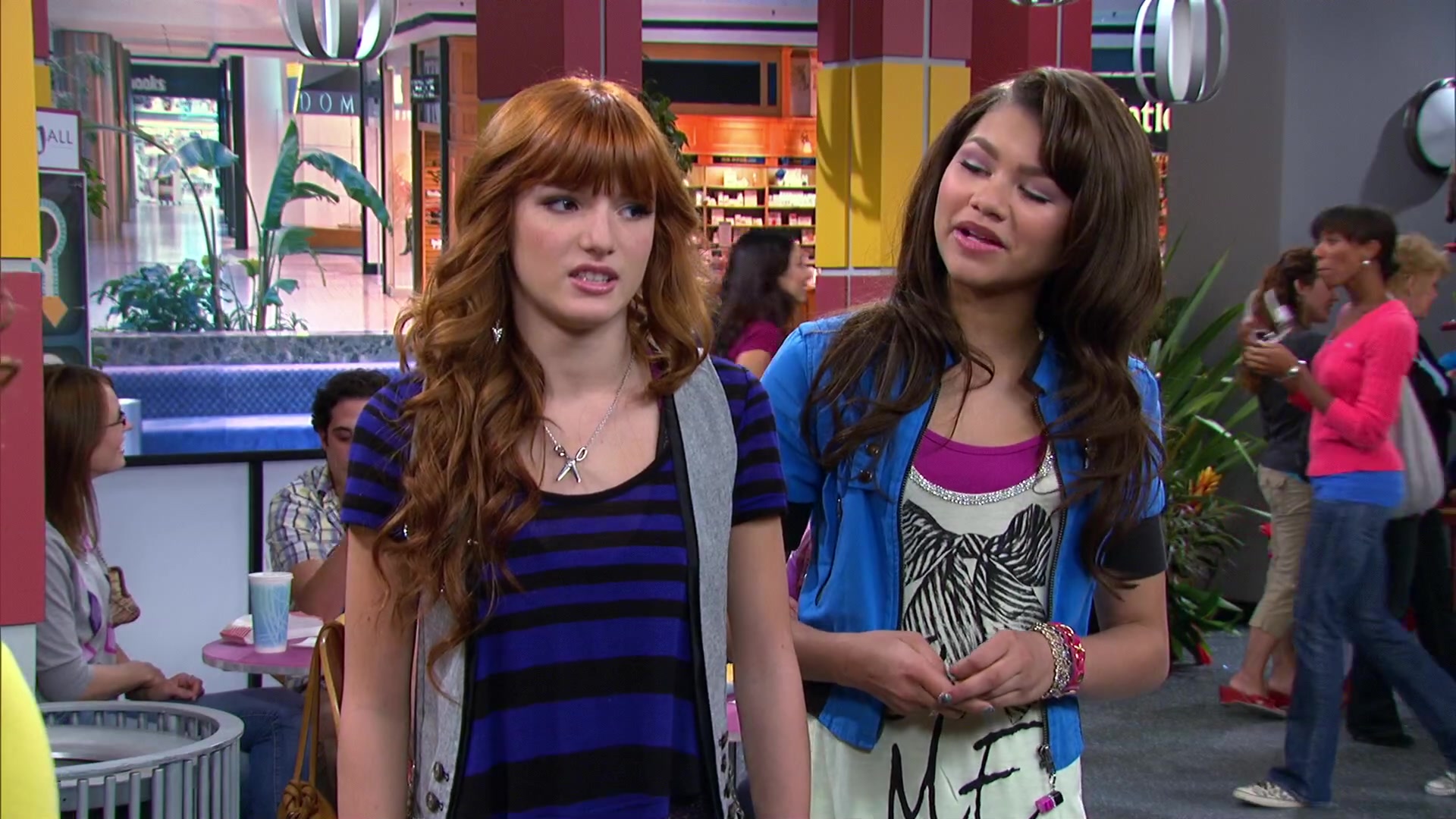Shake_It_Up_S02E08_Auction_It_Up_1080p_BTD_002986.jpg