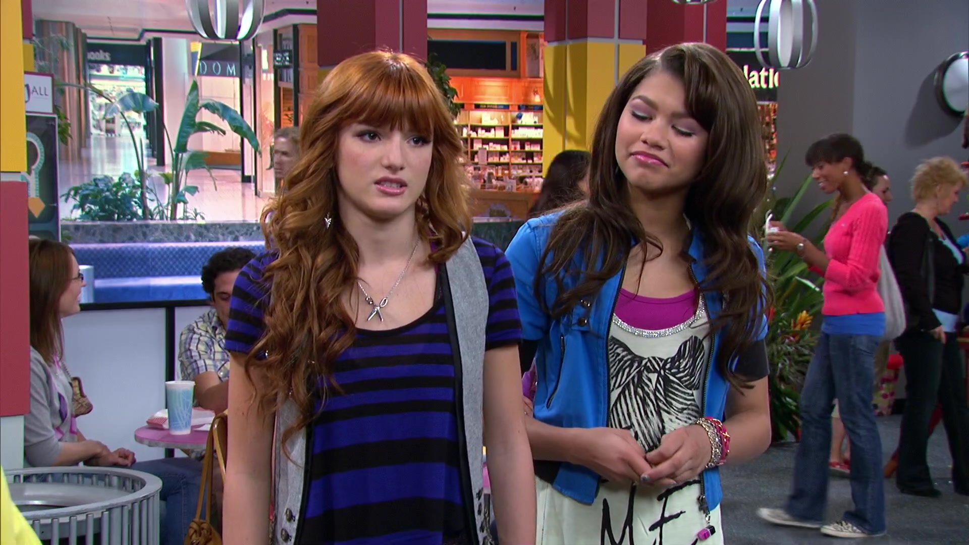 Shake_It_Up_S02E08_Auction_It_Up_1080p_BTD_002987.jpg Shake_It_Up_S02E08_Auction_It_Up_1080p_BTD_002987.jpg