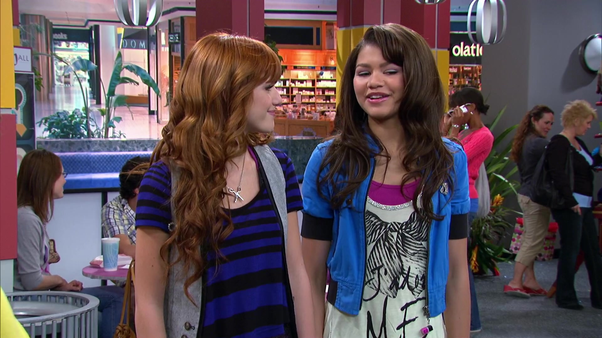Shake_It_Up_S02E08_Auction_It_Up_1080p_BTD_002994.jpg