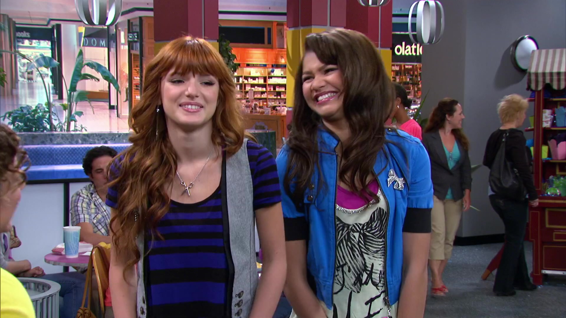 Shake_It_Up_S02E08_Auction_It_Up_1080p_BTD_003019.jpg