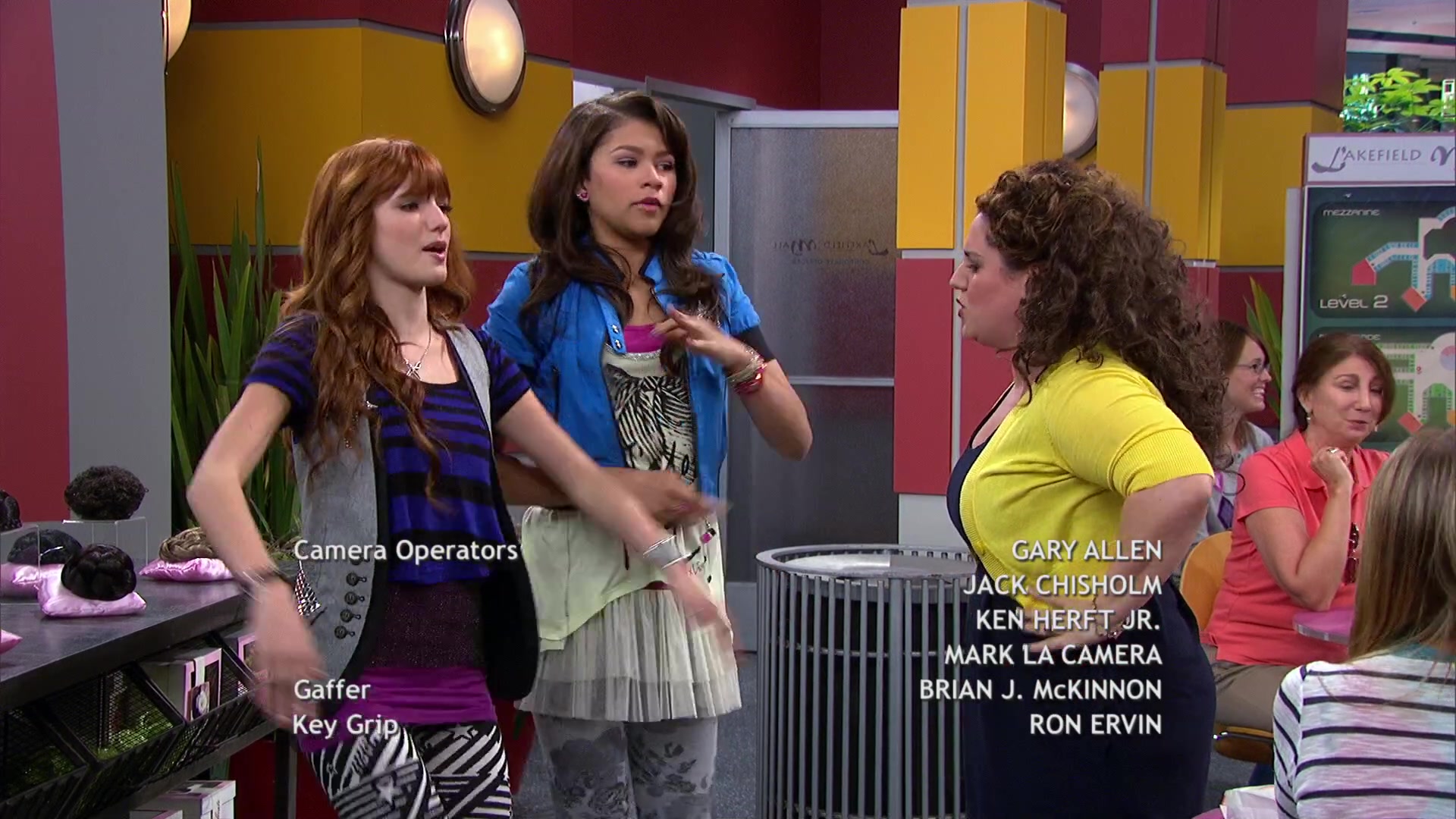 Shake_It_Up_S02E08_Auction_It_Up_1080p_BTD_003079.jpg