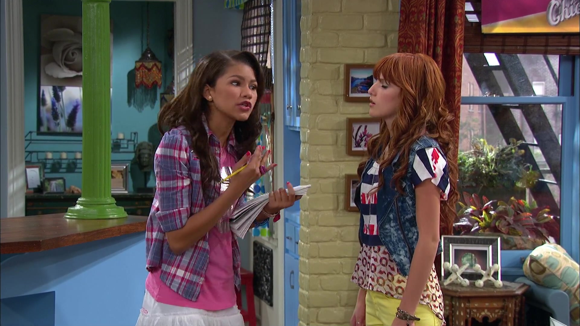 Shake_It_Up_S02E09_Camp_It_Up_1080p_BTD_000945.jpg Shake_It_Up_S02E09_Camp_It_Up_1080p_BTD_000945.jpg
