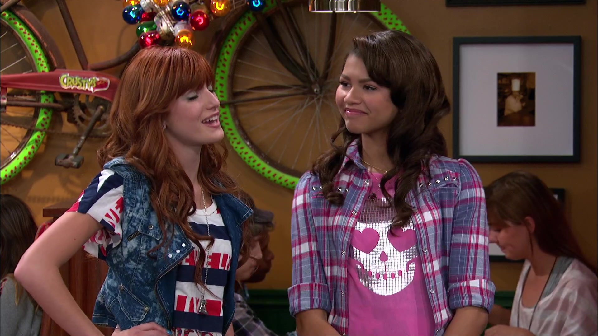 Shake_It_Up_S02E09_Camp_It_Up_1080p_BTD_003337.jpg