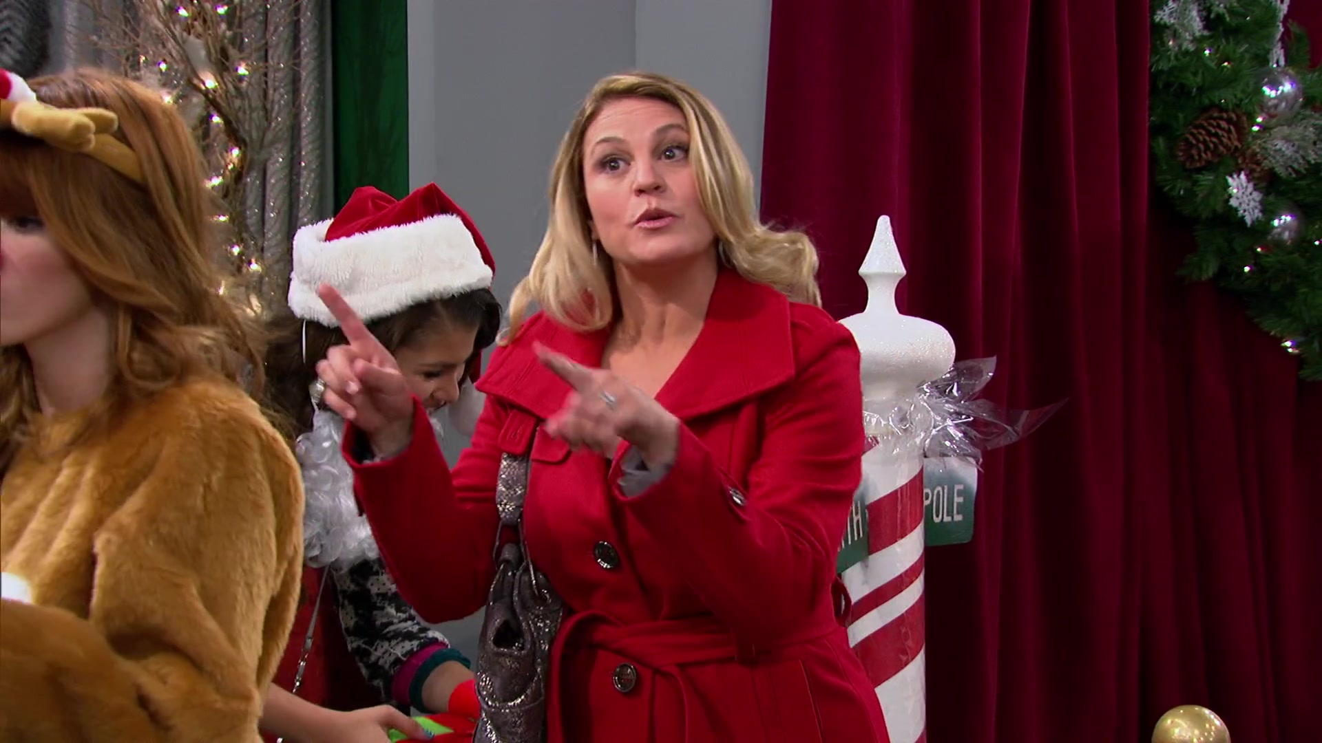 Shake_It_Up_S02E10_Jingle_It_Up_1080p_BTD_001715.jpg