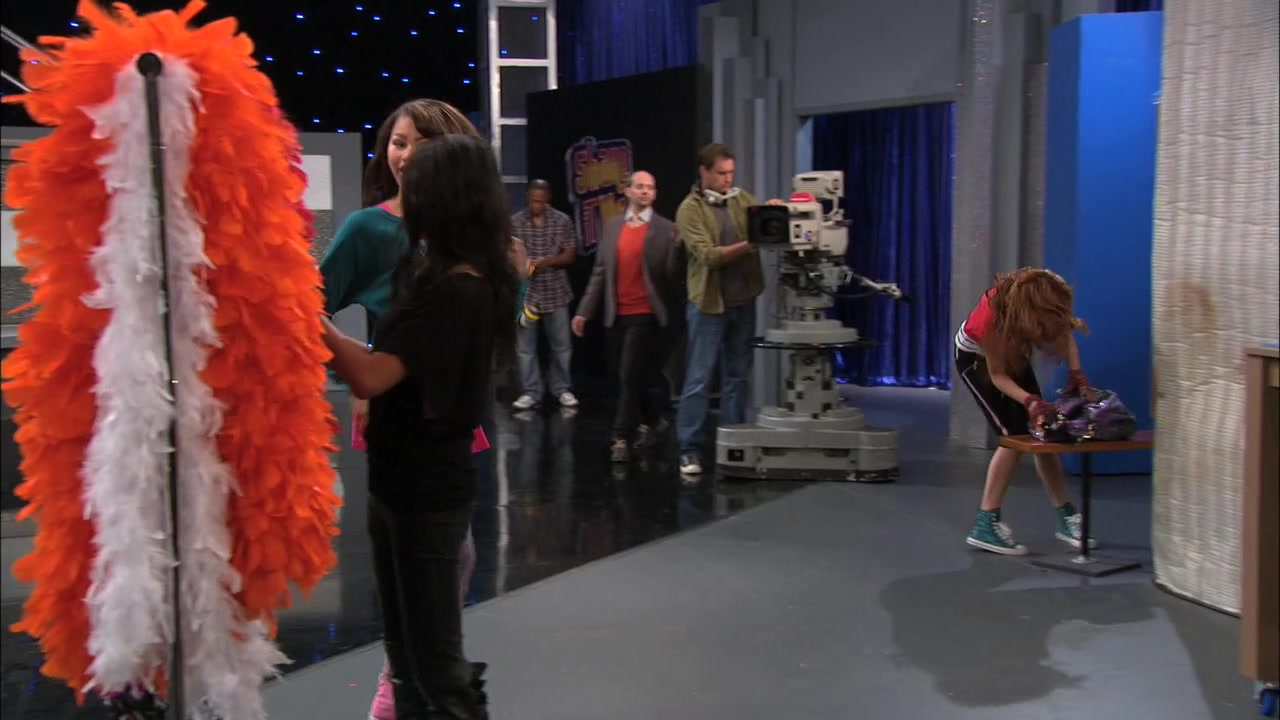 Shake_It_Up_S02E11_Apply_It_Up_720p_BTD_000026.jpg Shake_It_Up_S02E11_Apply_It_Up_720p_BTD_000026.jpg