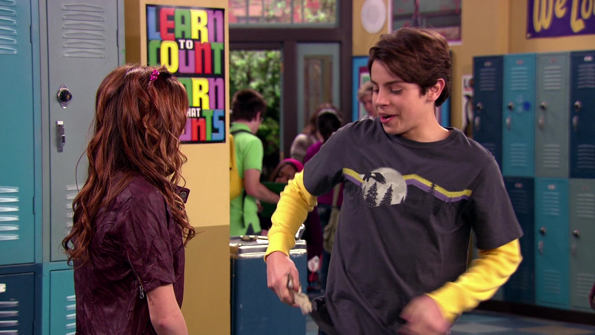 Wizards_of_Waverly_Place_S03E20_Maxs_Secret_Girlfriend_1080p_BTD_000117.jpg