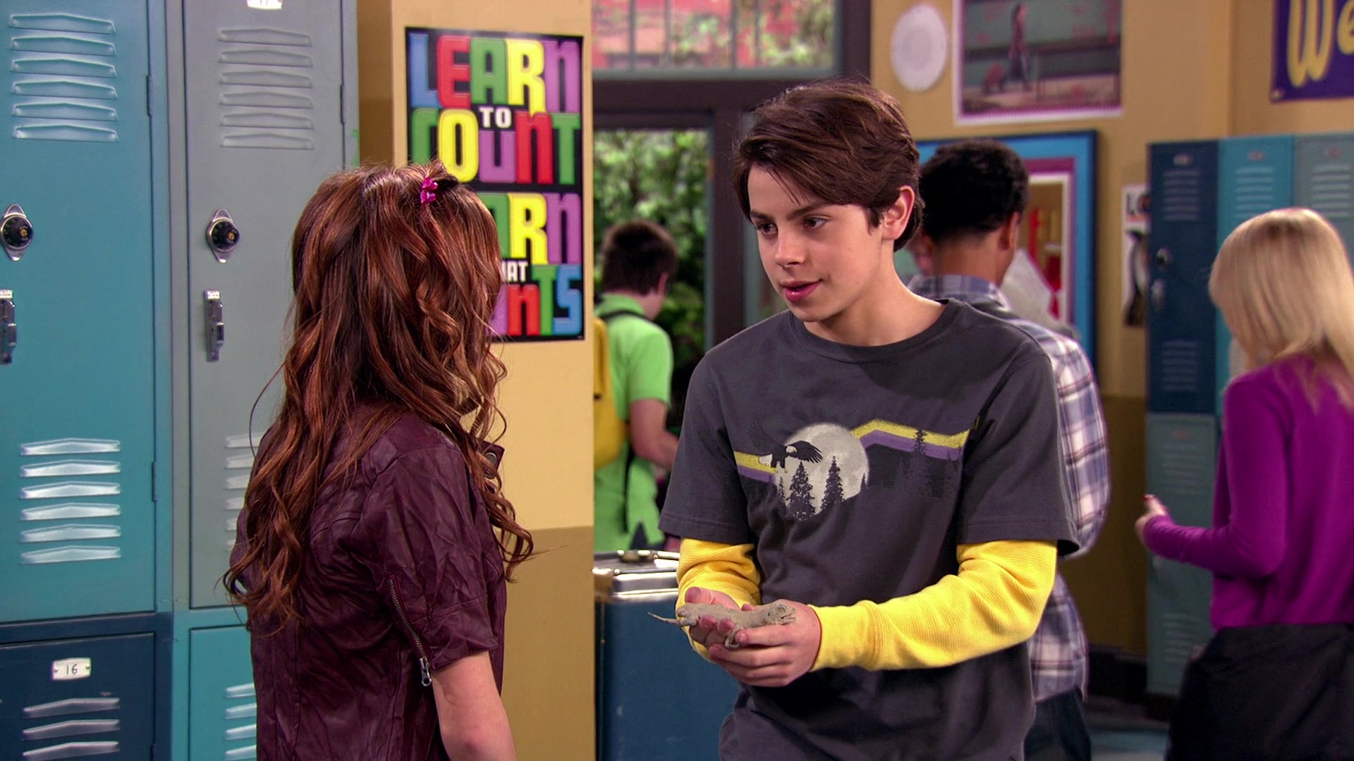 Wizards_of_Waverly_Place_S03E20_Maxs_Secret_Girlfriend_1080p_BTD_000125.jpg