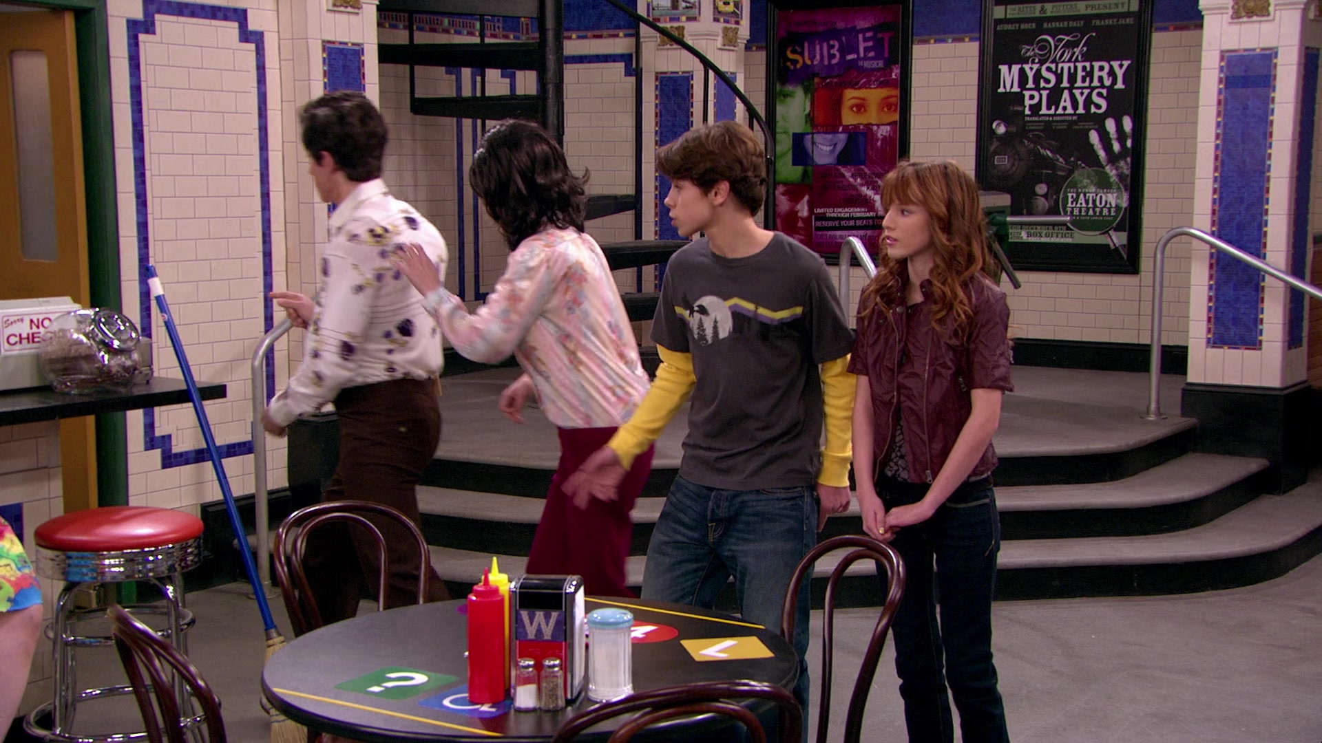 Wizards_of_Waverly_Place_S03E20_Maxs_Secret_Girlfriend_1080p_BTD_001276.jpg