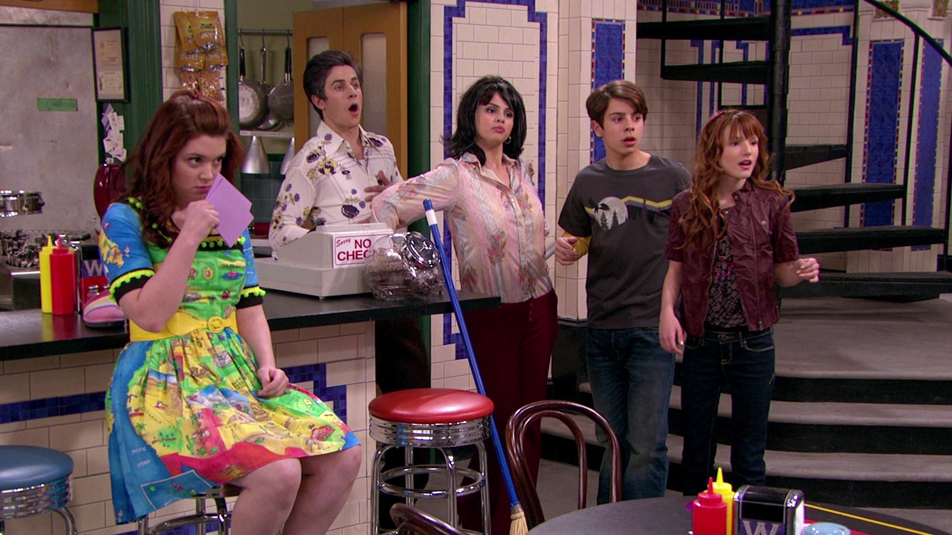 Wizards_of_Waverly_Place_S03E20_Maxs_Secret_Girlfriend_1080p_BTD_001284.jpg Wizards_of_Waverly_Place_S03E20_Maxs_Secret_Girlfriend_1080p_BTD_001284.jpg