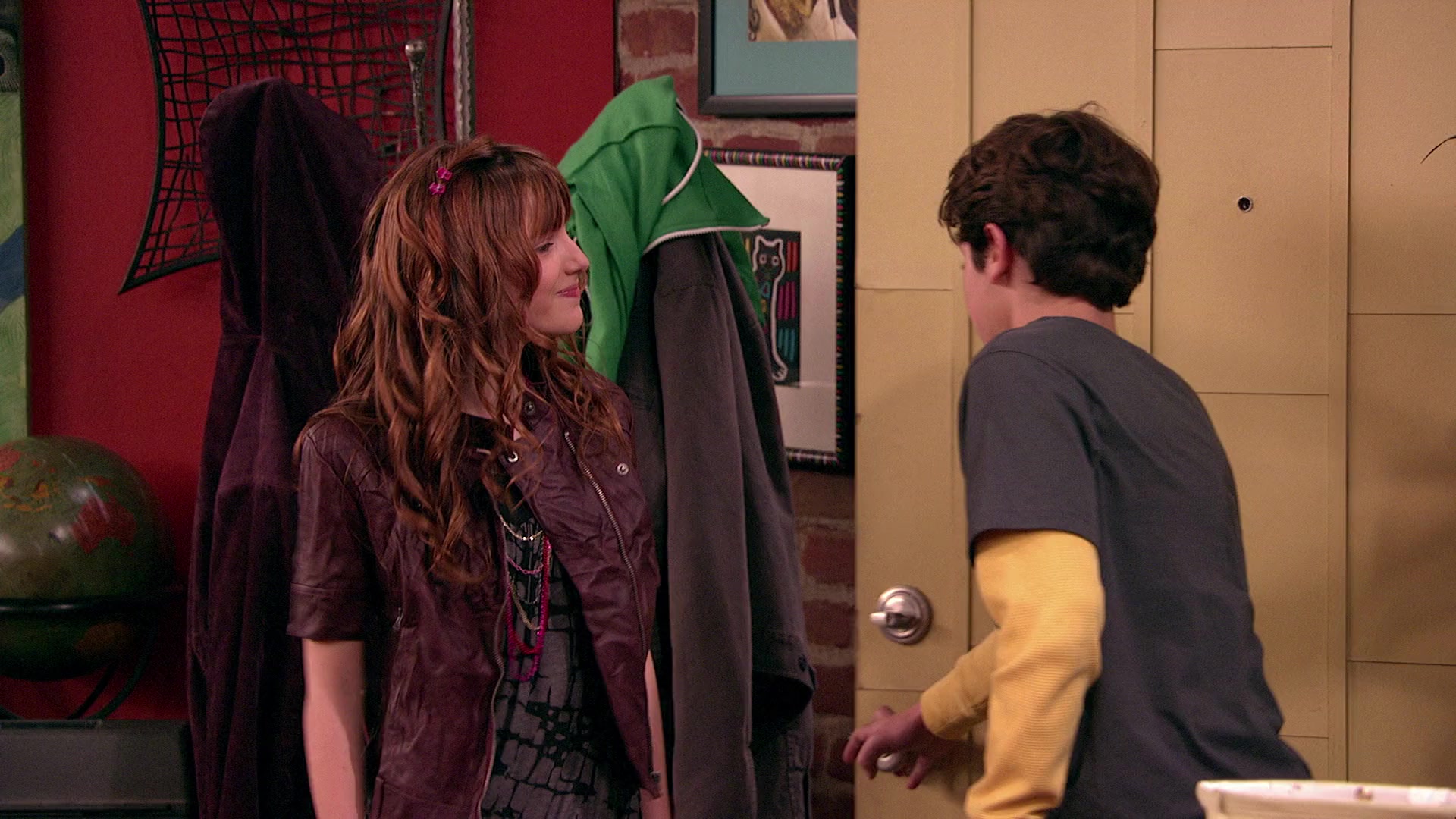 Wizards_of_Waverly_Place_S03E20_Maxs_Secret_Girlfriend_1080p_BTD_002351.jpg