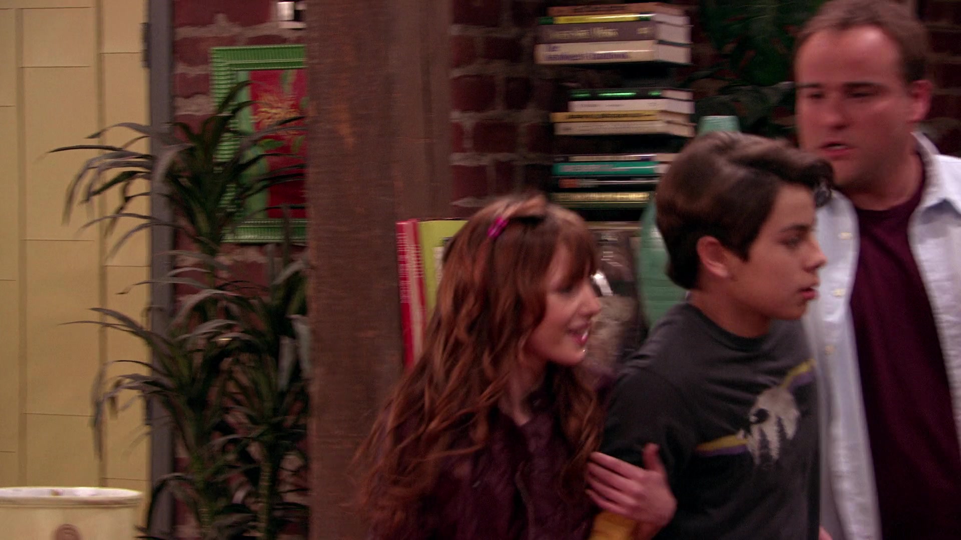 Wizards_of_Waverly_Place_S03E20_Maxs_Secret_Girlfriend_1080p_BTD_002435.jpg