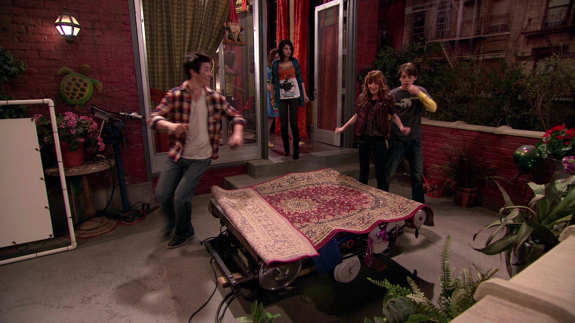 Wizards_of_Waverly_Place_S03E20_Maxs_Secret_Girlfriend_1080p_BTD_002448.jpg