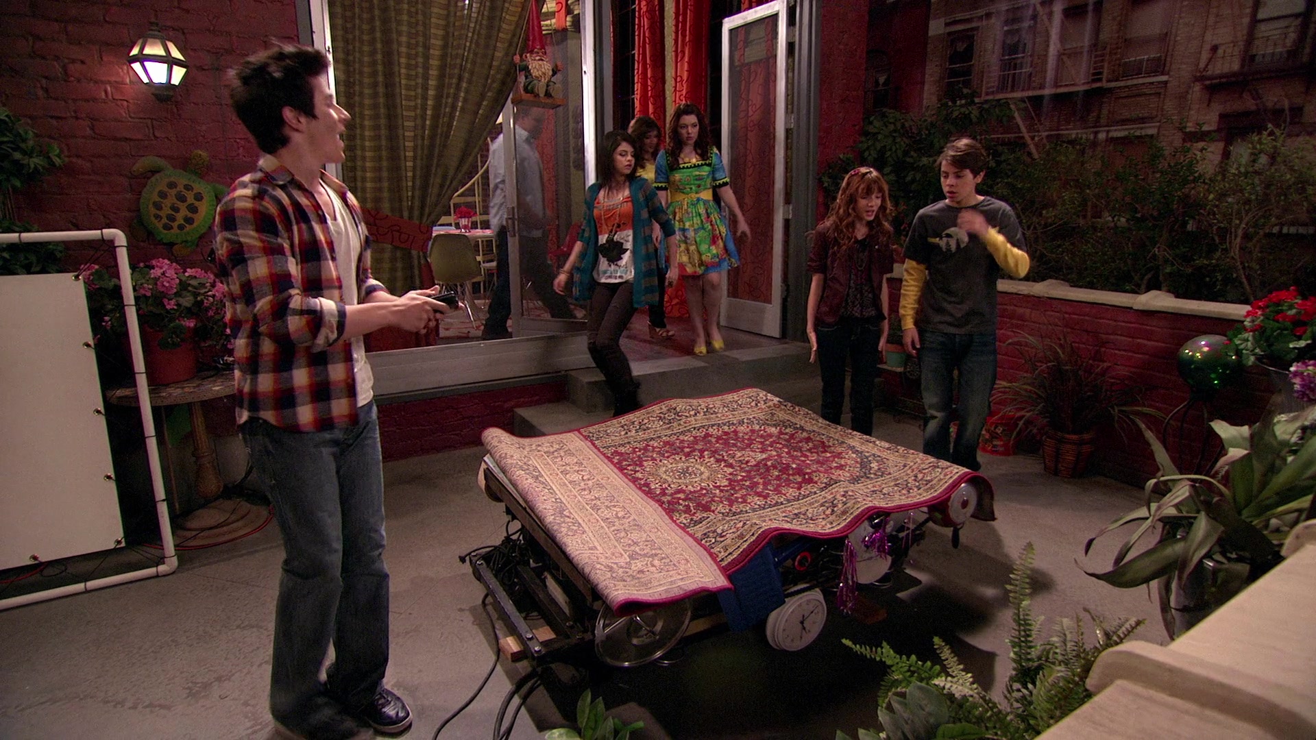 Wizards_of_Waverly_Place_S03E20_Maxs_Secret_Girlfriend_1080p_BTD_002450.jpg Wizards_of_Waverly_Place_S03E20_Maxs_Secret_Girlfriend_1080p_BTD_002450.jpg